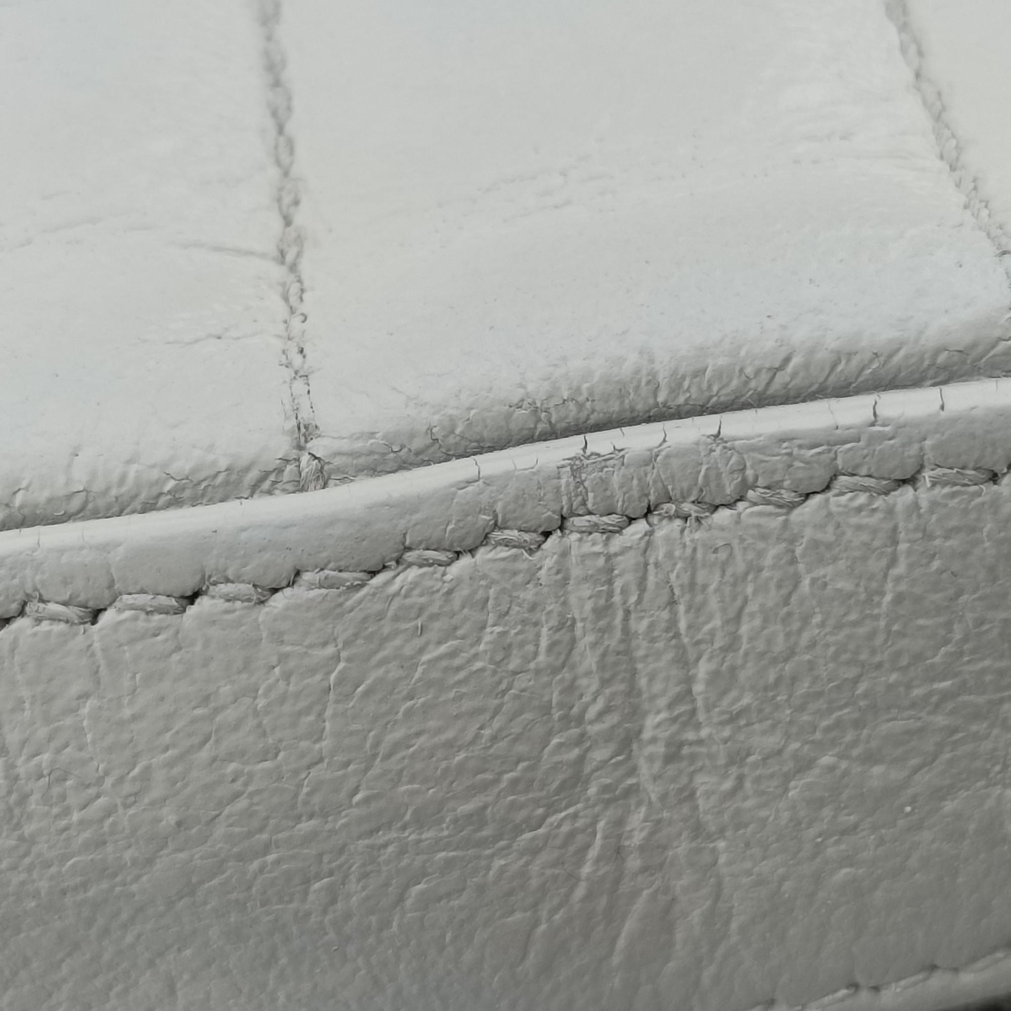 Vintage Yves Saint Laurent VICKY camera White lambskin 555052 shoulderbag | stylenewstar