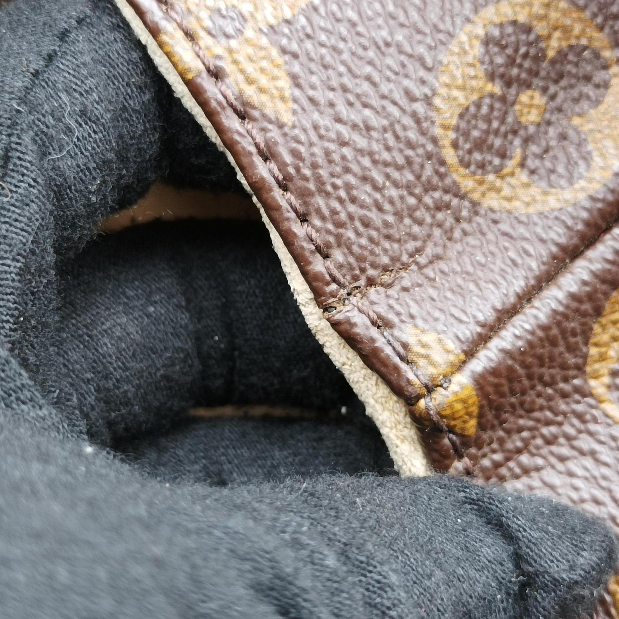 Vintage Louis Vuitton ARTSY MM Brown Monogram Canvas M40249 handbag | stylenewstar