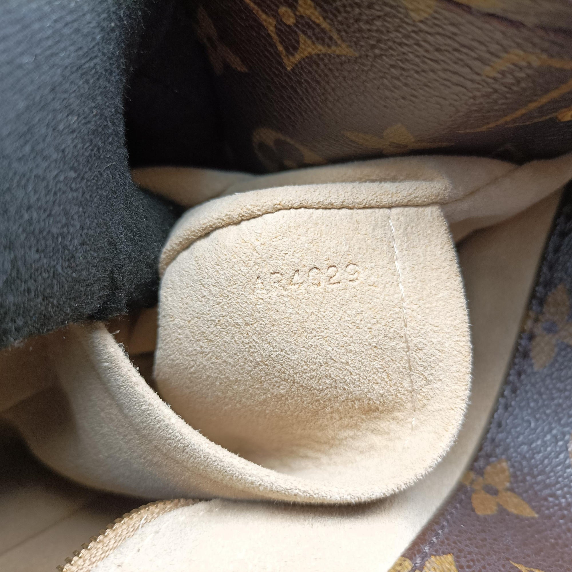 Secondhand Louis Vuitton ARTSY MM Brown Monogram Canvas M40249 handbag | stylenewstar