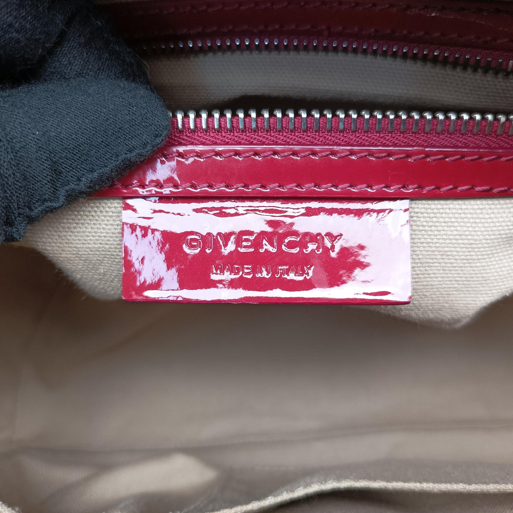 Secondhand Givenchy Antigona Red Patent  shoulderbag | stylenewstar