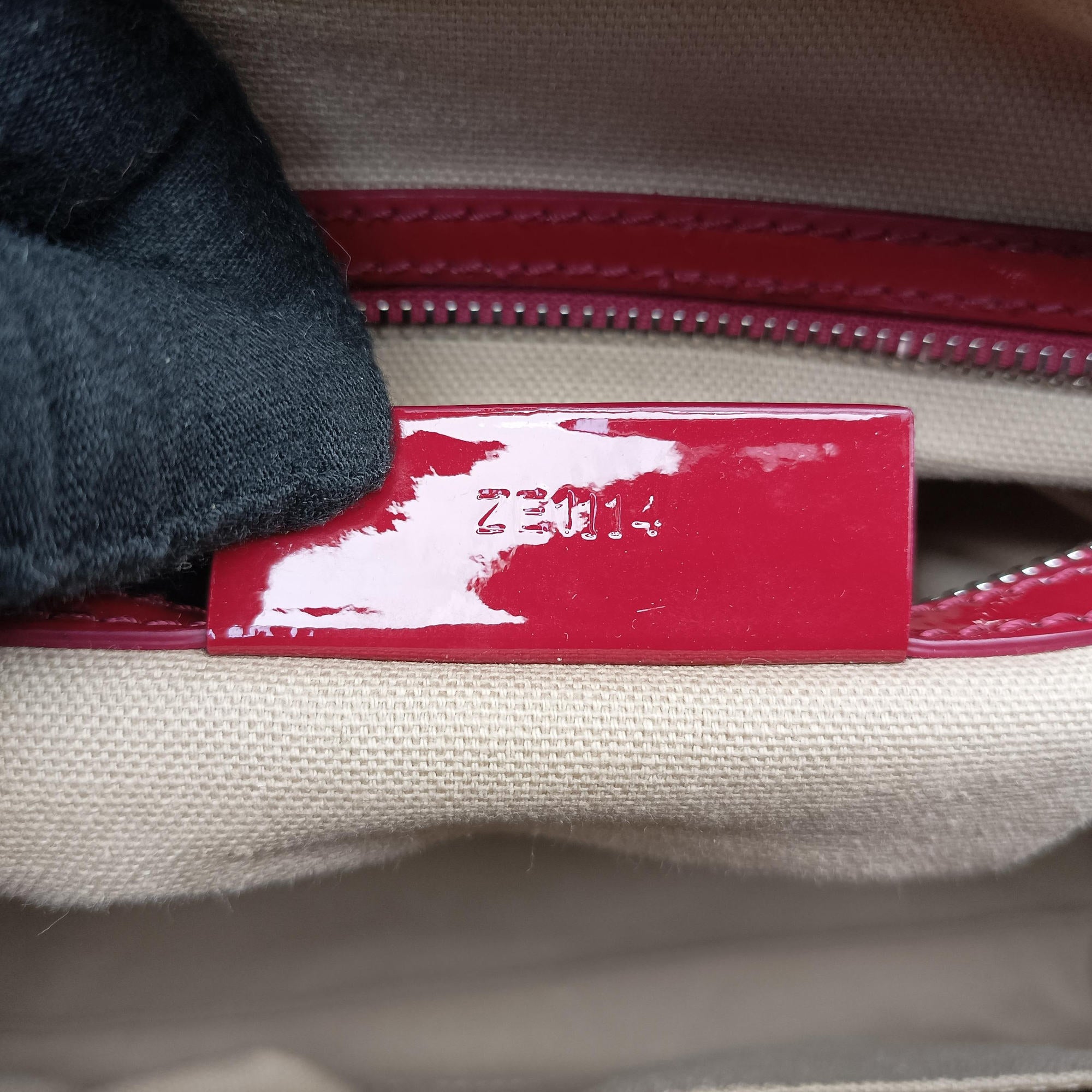 Secondhand Givenchy Antigona Red Patent  shoulderbag | stylenewstar