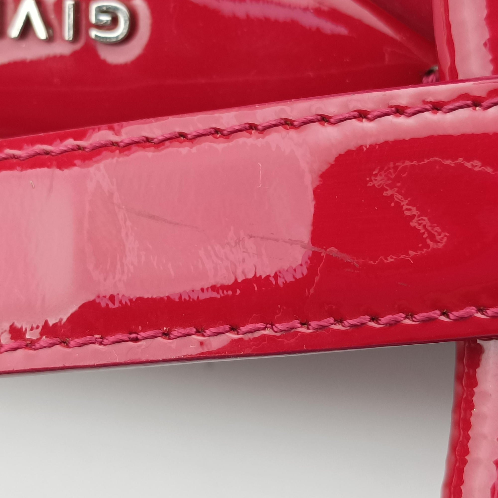 Secondhand Givenchy Antigona Red Patent  shoulderbag | stylenewstar