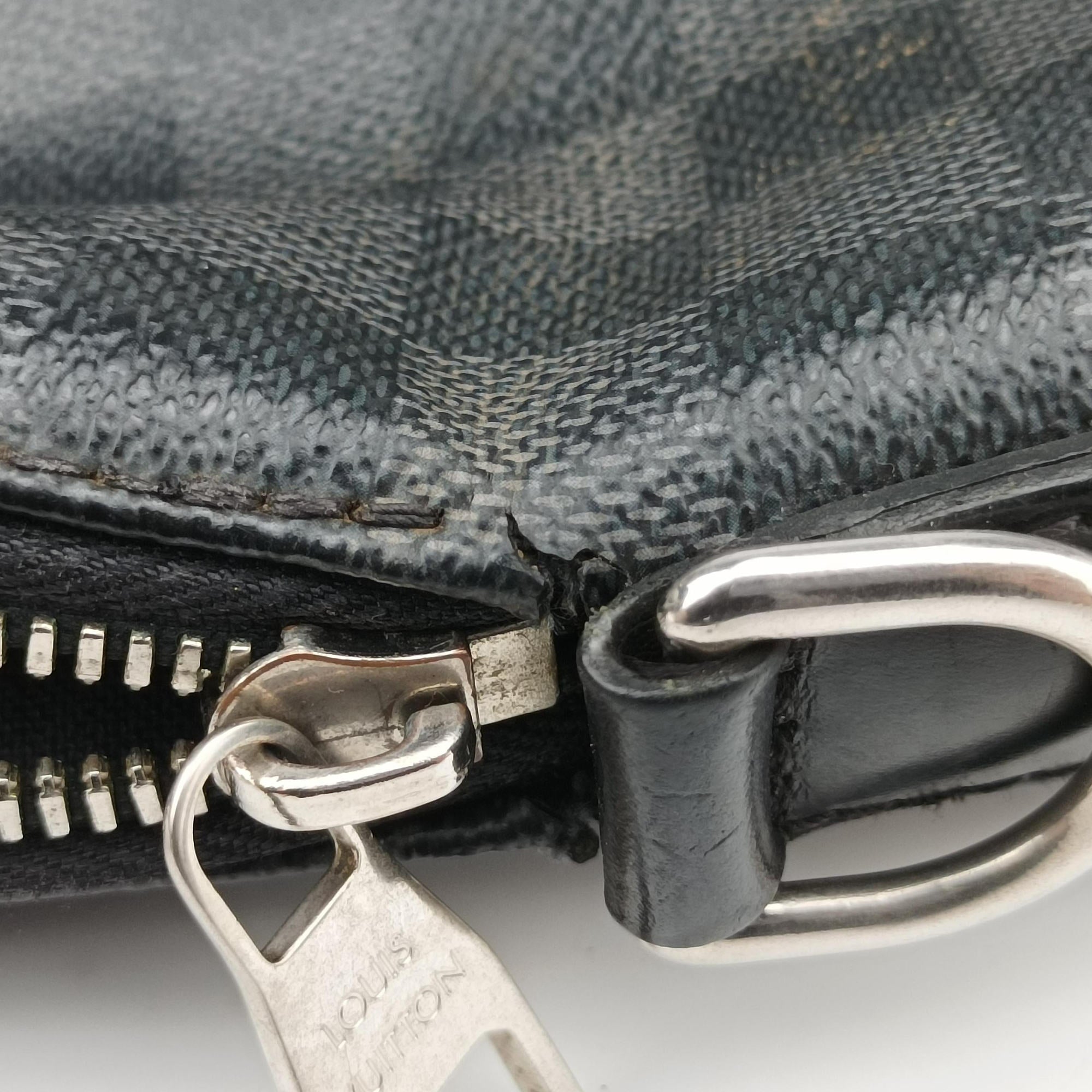 Pre-owned Louis Vuitton Porte Documents Jour Noir Damier Graphite N48224 handbag | stylenewstar