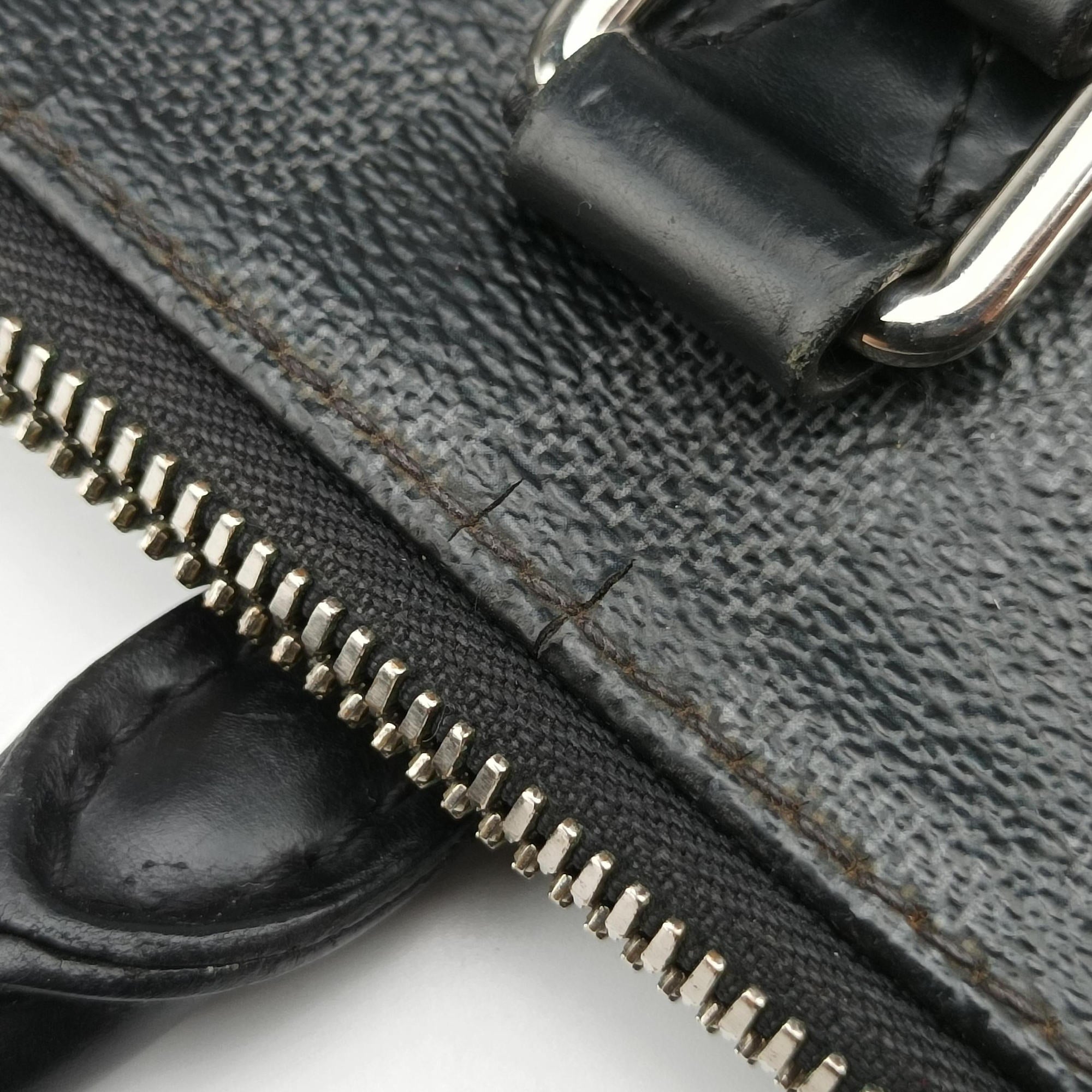 Pre-owned Louis Vuitton Porte Documents Jour Noir Damier Graphite N48224 handbag | stylenewstar
