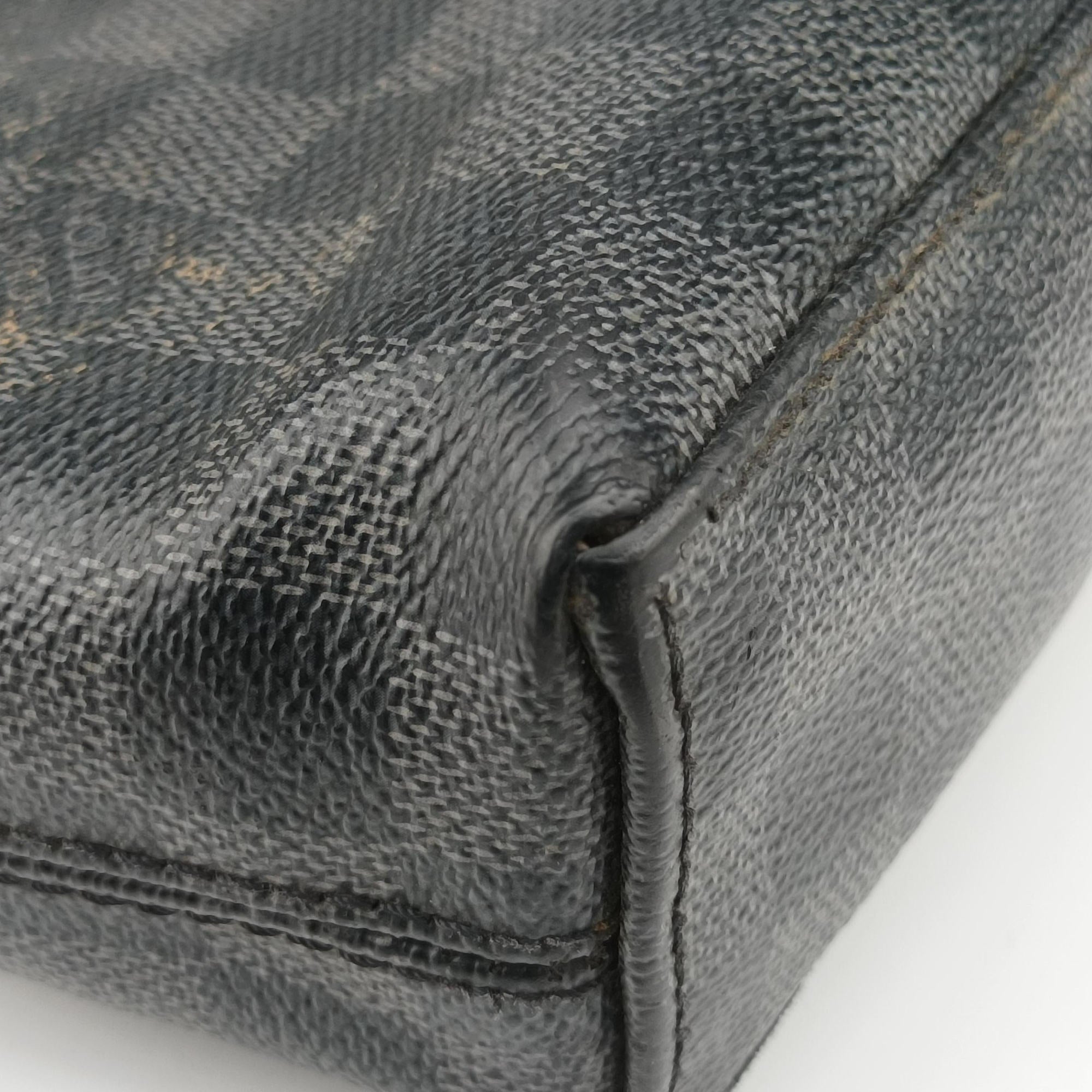 Pre-owned Louis Vuitton Porte Documents Jour Noir Damier Graphite N48224 handbag | stylenewstar