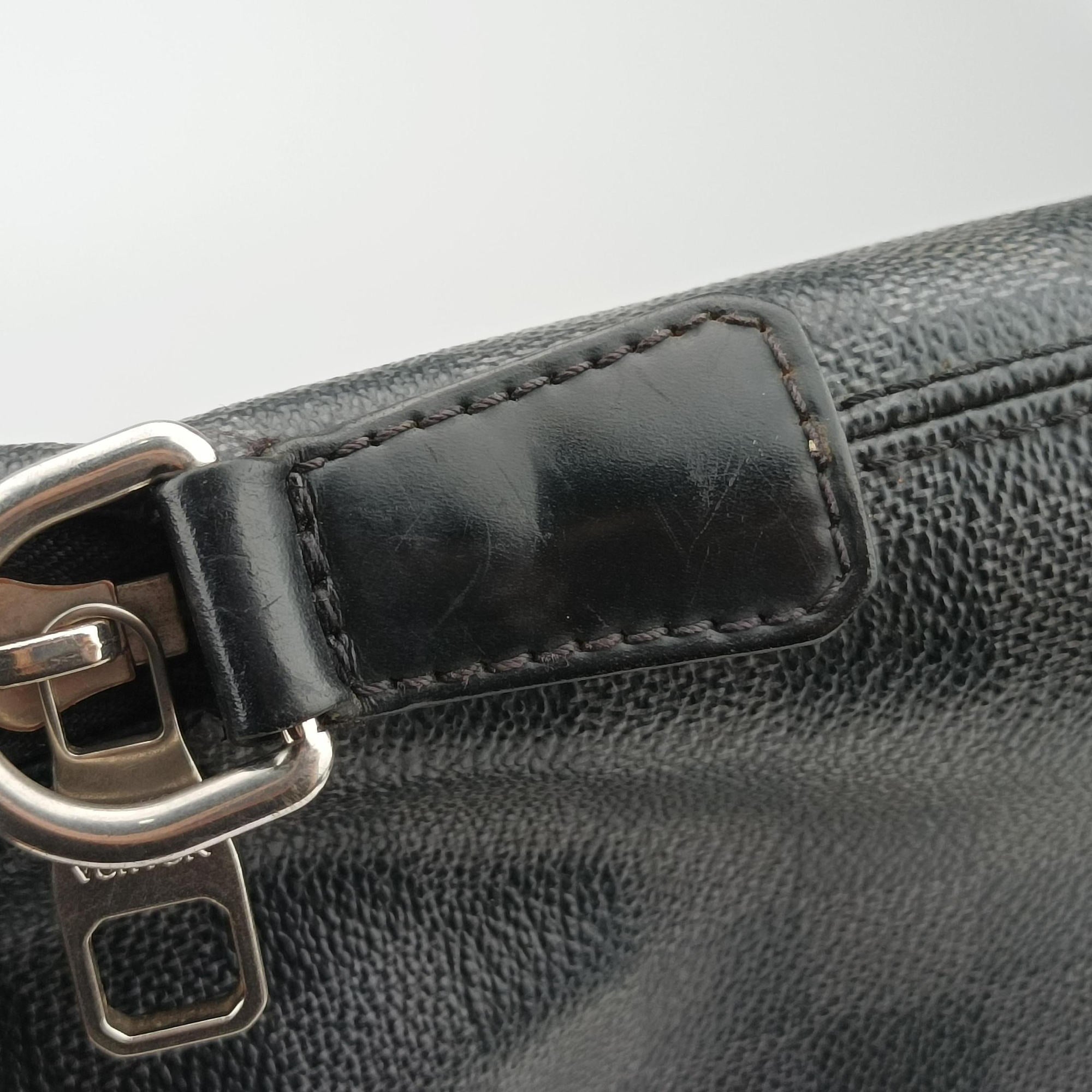 Pre-owned Louis Vuitton Porte Documents Jour Noir Damier Graphite N48224 handbag | stylenewstar