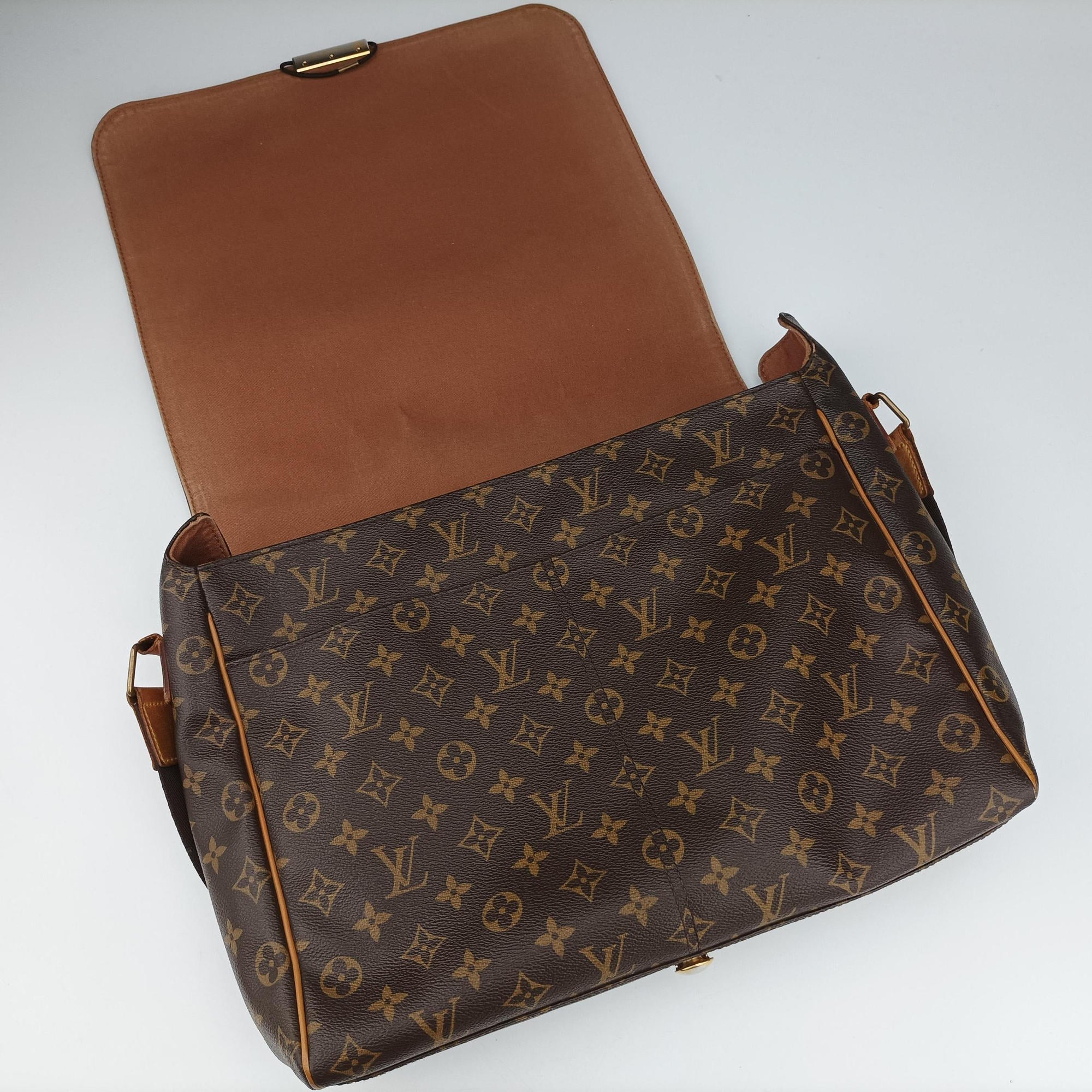 Pre-owned Louis Vuitton Abbesses Messenger MM brown Monogram canvas M97038 shoulderbag | stylenewstar