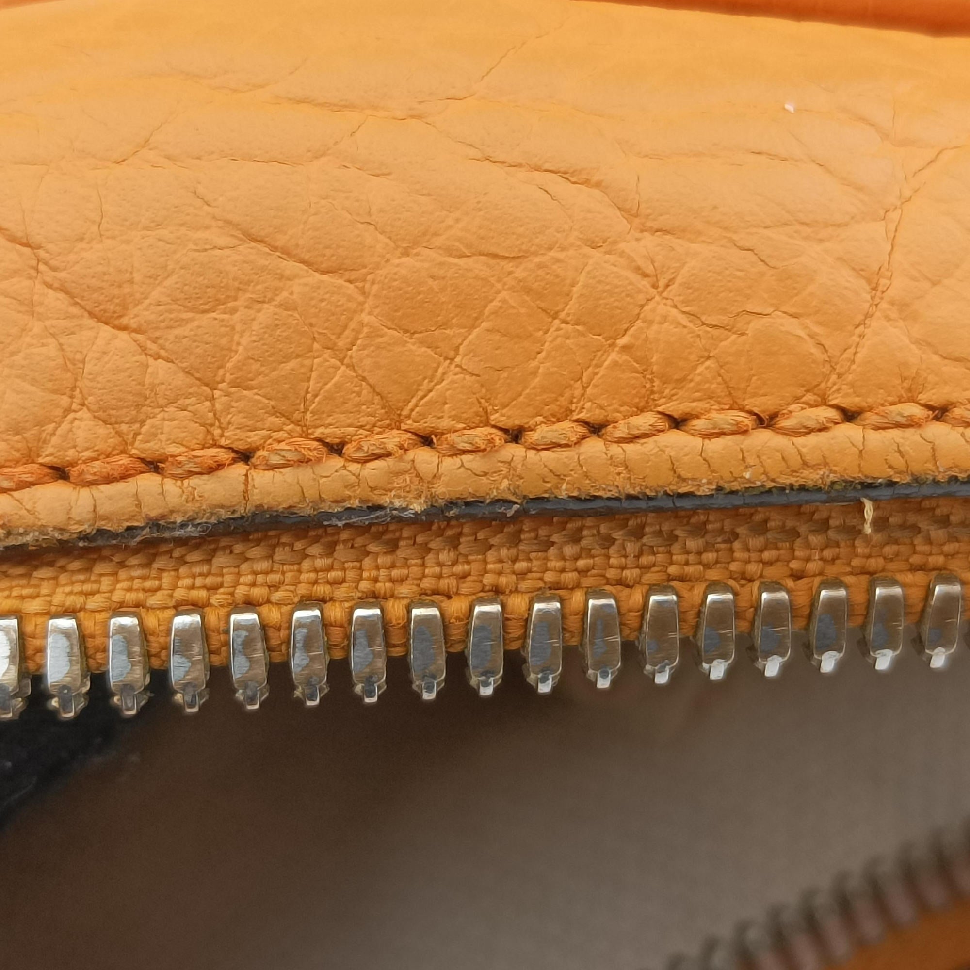Pre-owned Gucci Soho Orange Leather 308364 shoulderbag | stylenewstar
