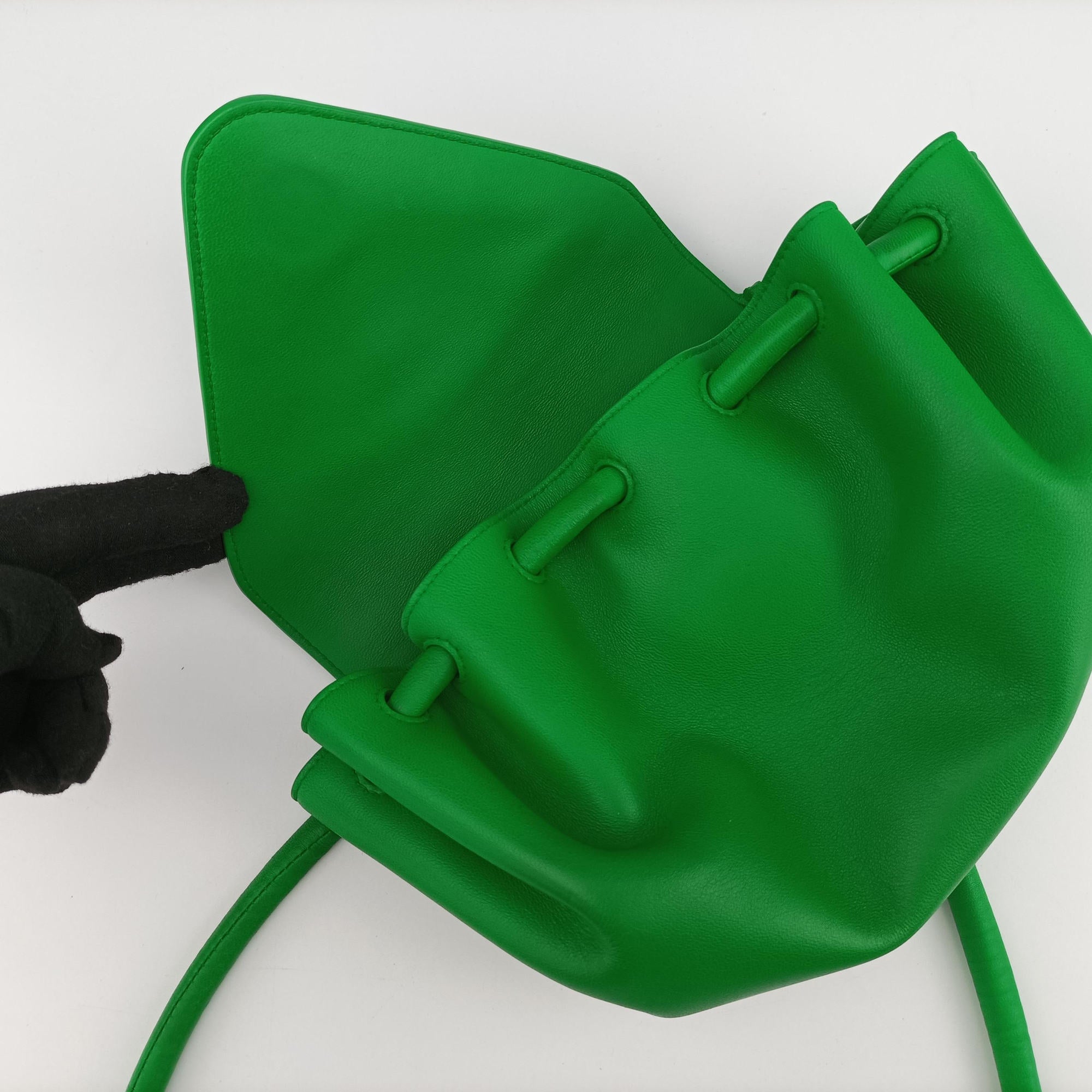 Pre-owned Bottega Veneta BEAK SMALL Green Leather  shoulderbag | stylenewstar