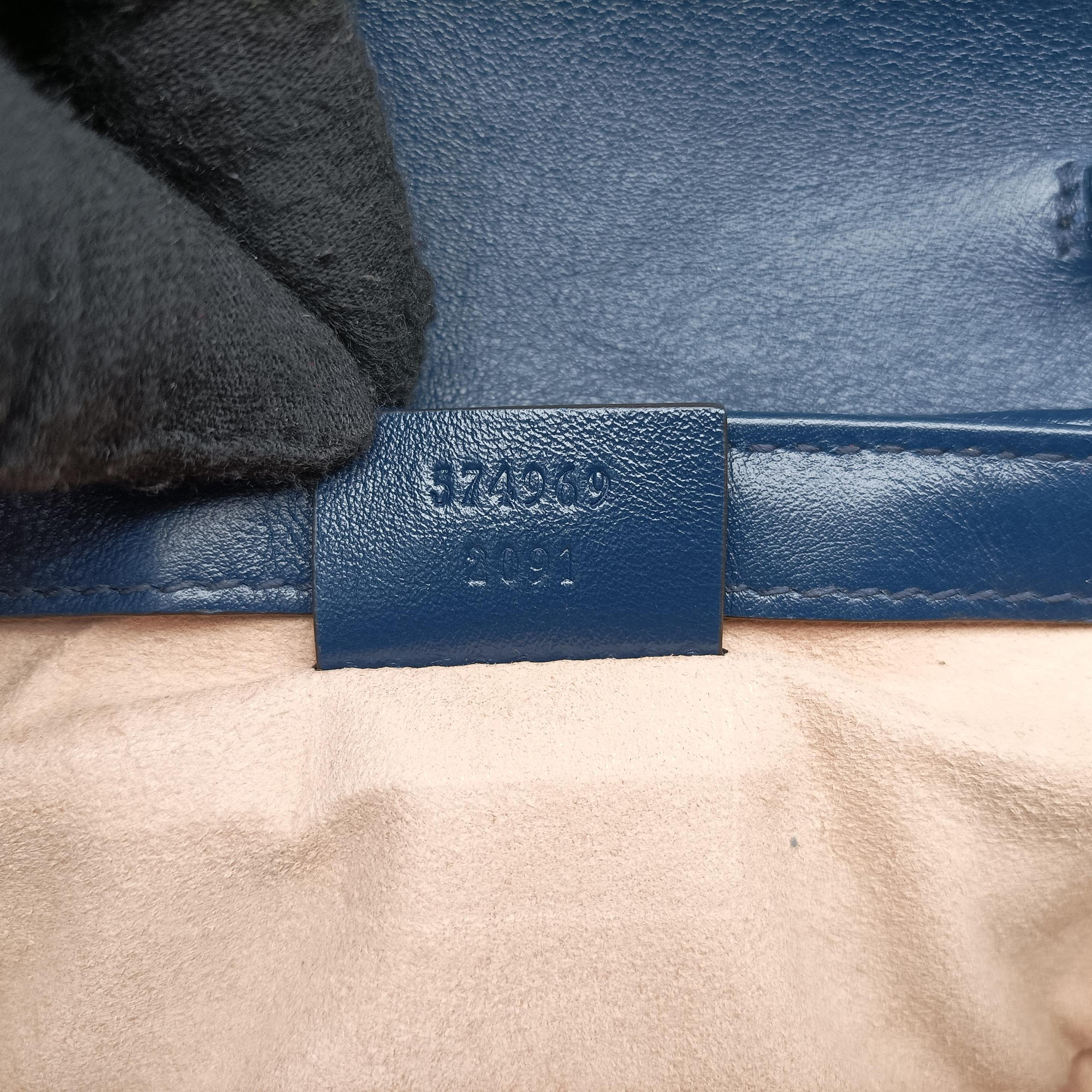Secondhand Gucci GG Marmont White×navy Leather 574969 shoulderbag | stylenewstar