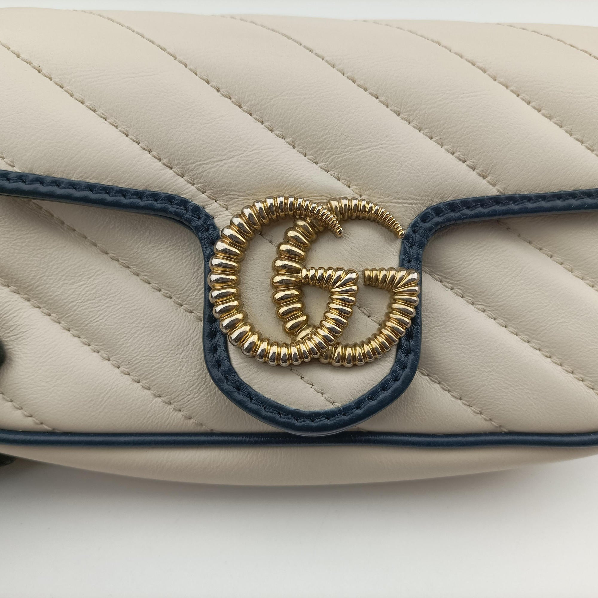 Secondhand Gucci GG Marmont White×navy Leather 574969 shoulderbag | stylenewstar