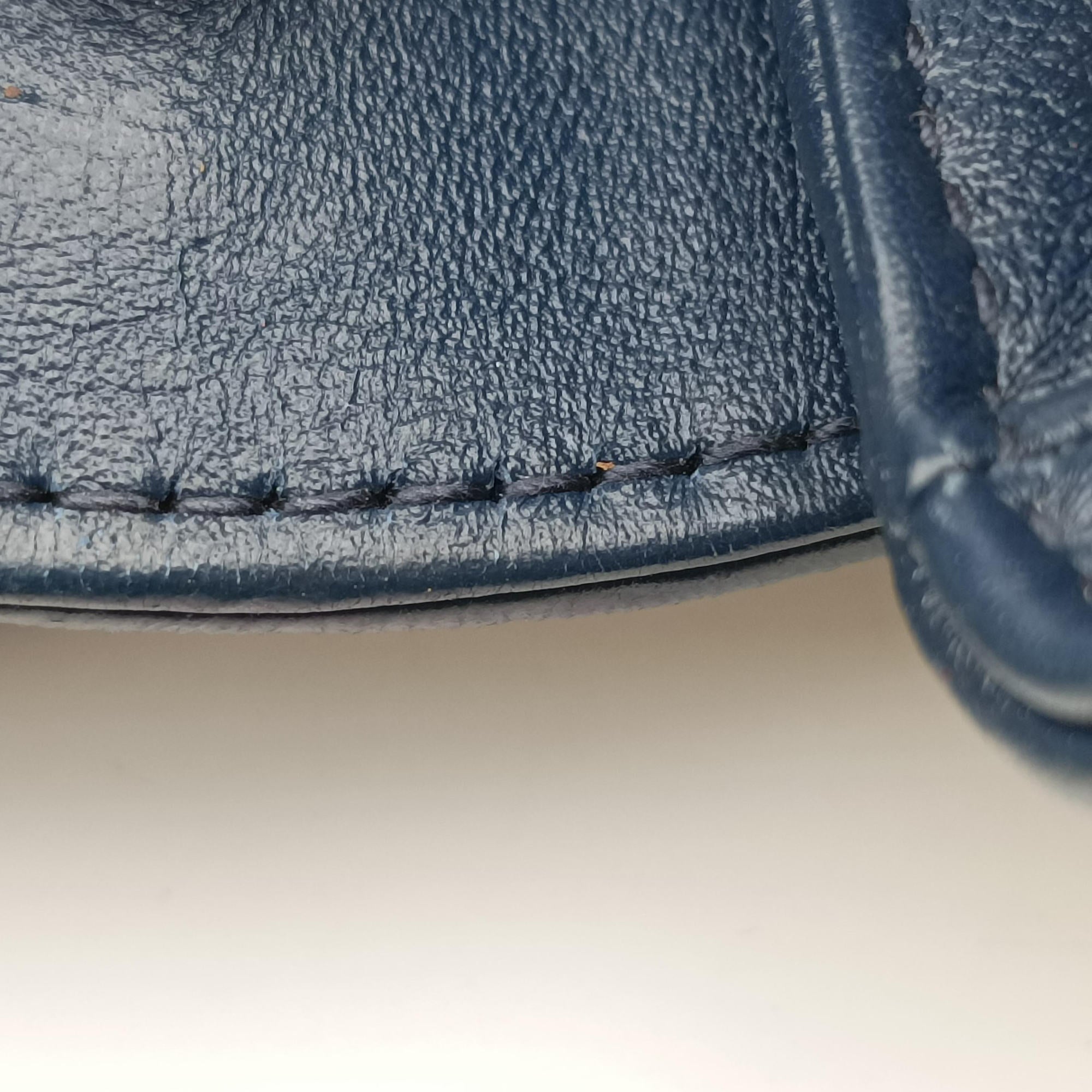 Secondhand Gucci GG Marmont White×navy Leather 574969 shoulderbag | stylenewstar