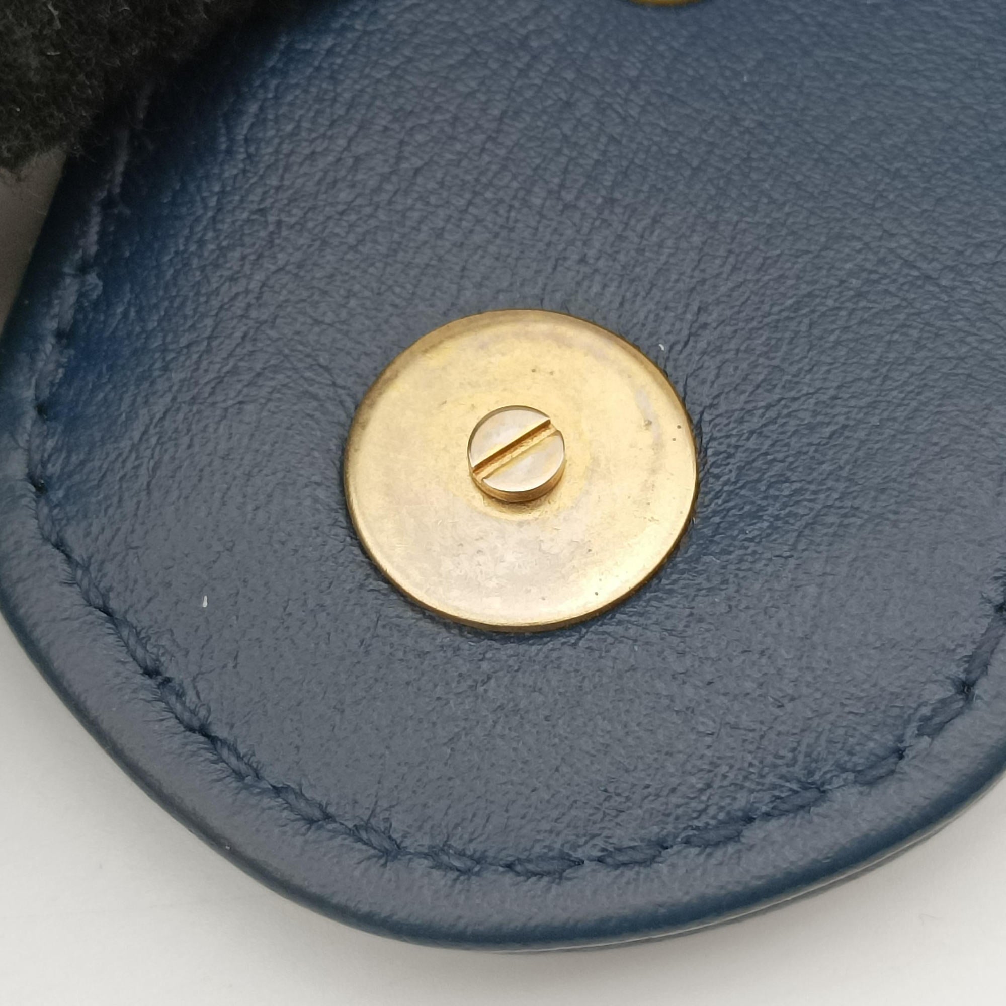 Secondhand Gucci GG Marmont White×navy Leather 574969 shoulderbag | stylenewstar