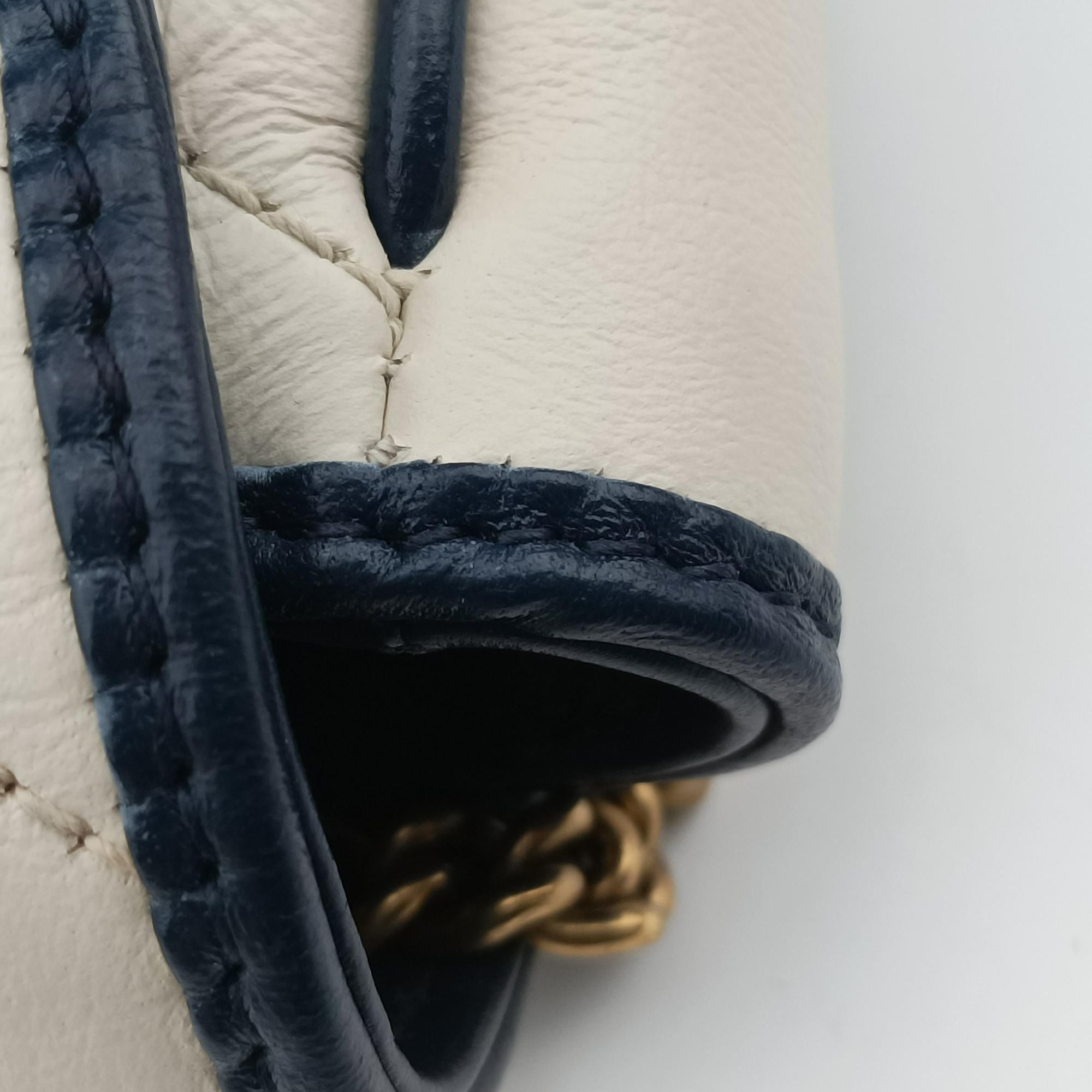 Secondhand Gucci GG Marmont White×navy Leather 574969 shoulderbag | stylenewstar