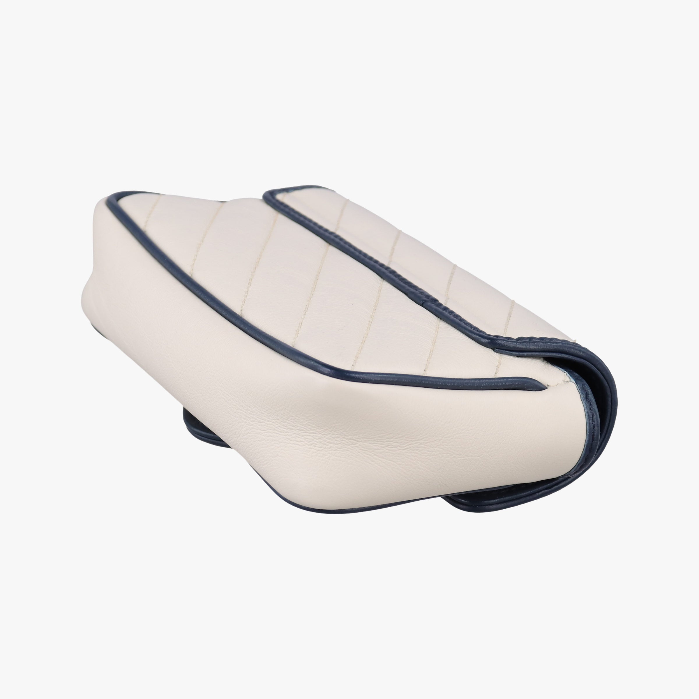 Secondhand Gucci GG Marmont White×navy Leather 574969 shoulderbag | stylenewstar