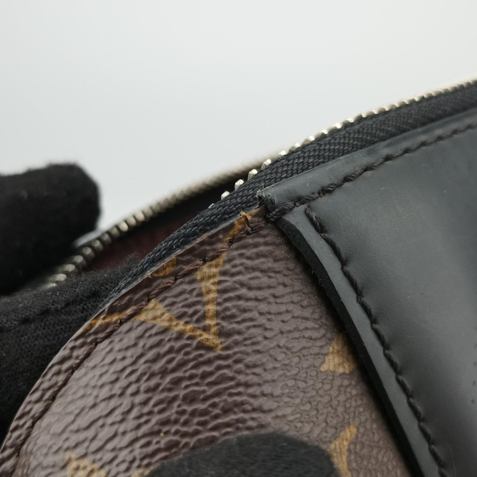 Secondhand Louis Vuitton Port Document Jour Brown×Black Monogram coated canvas M54019 handbag | stylenewstar