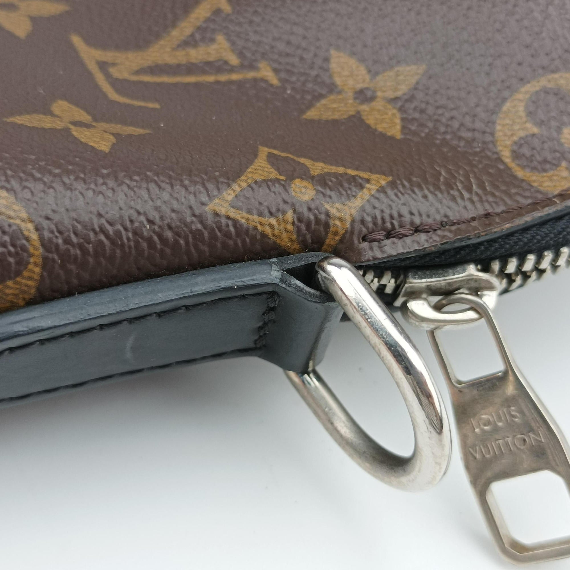 Secondhand Louis Vuitton Port Document Jour Brown×Black Monogram coated canvas M54019 handbag | stylenewstar
