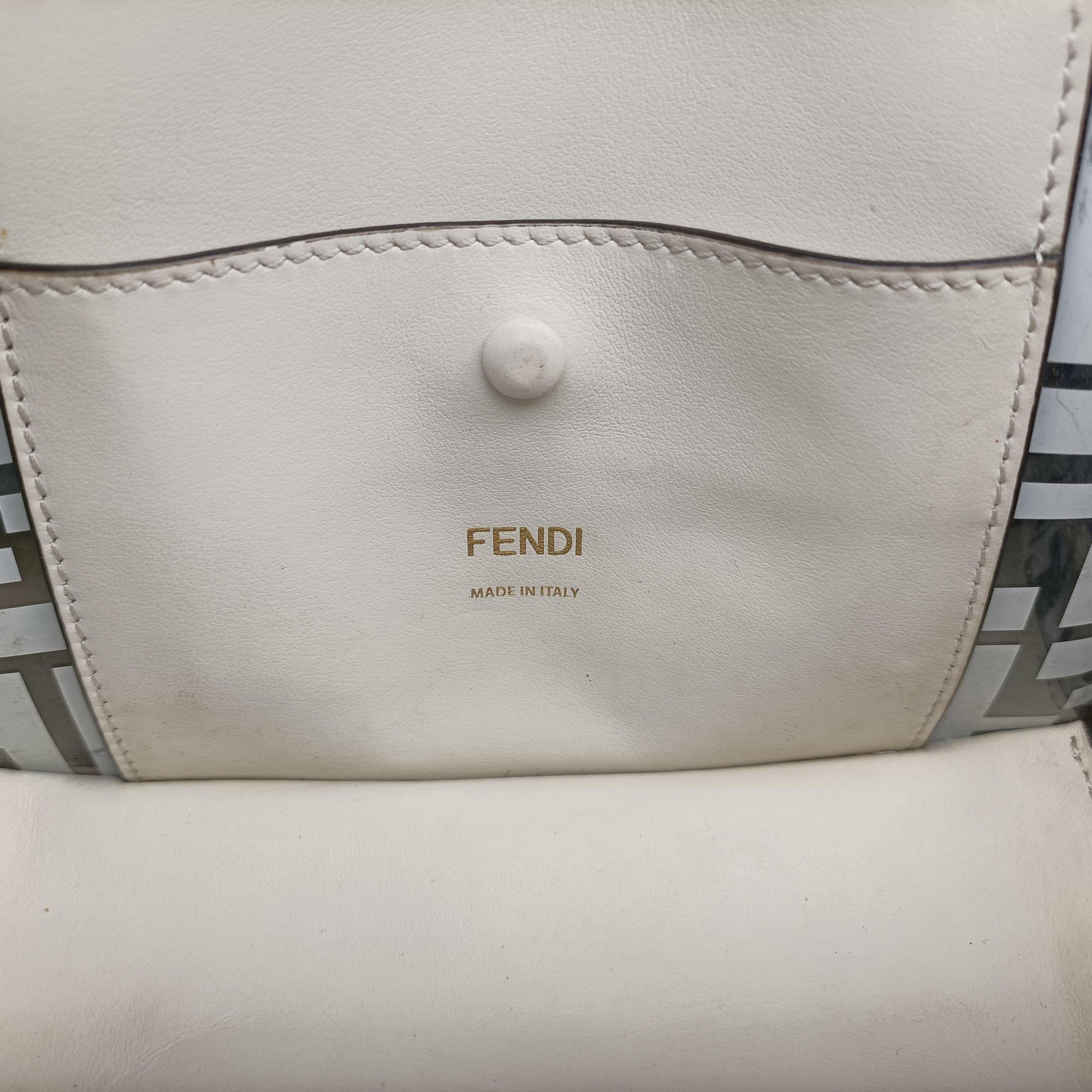 Pre-owned Fendi KAN I F White PVC coated canvas×Leather 8BT286 shoulderbag | stylenewstar