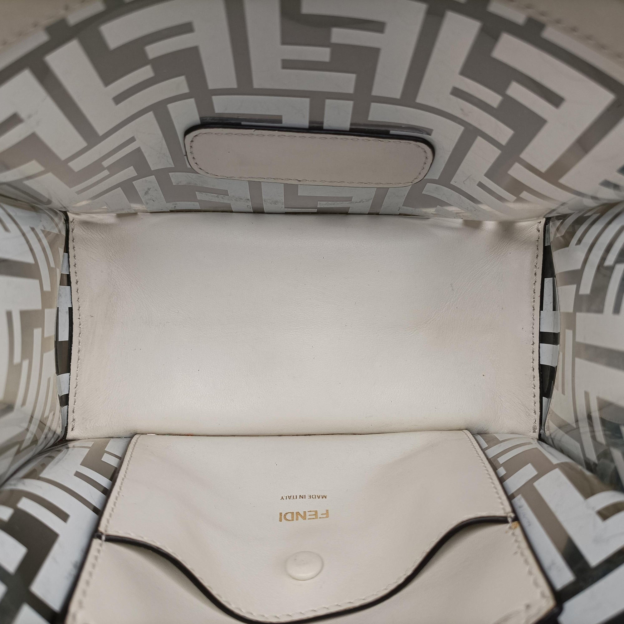 Pre-owned Fendi KAN I F White PVC coated canvas×Leather 8BT286 shoulderbag | stylenewstar