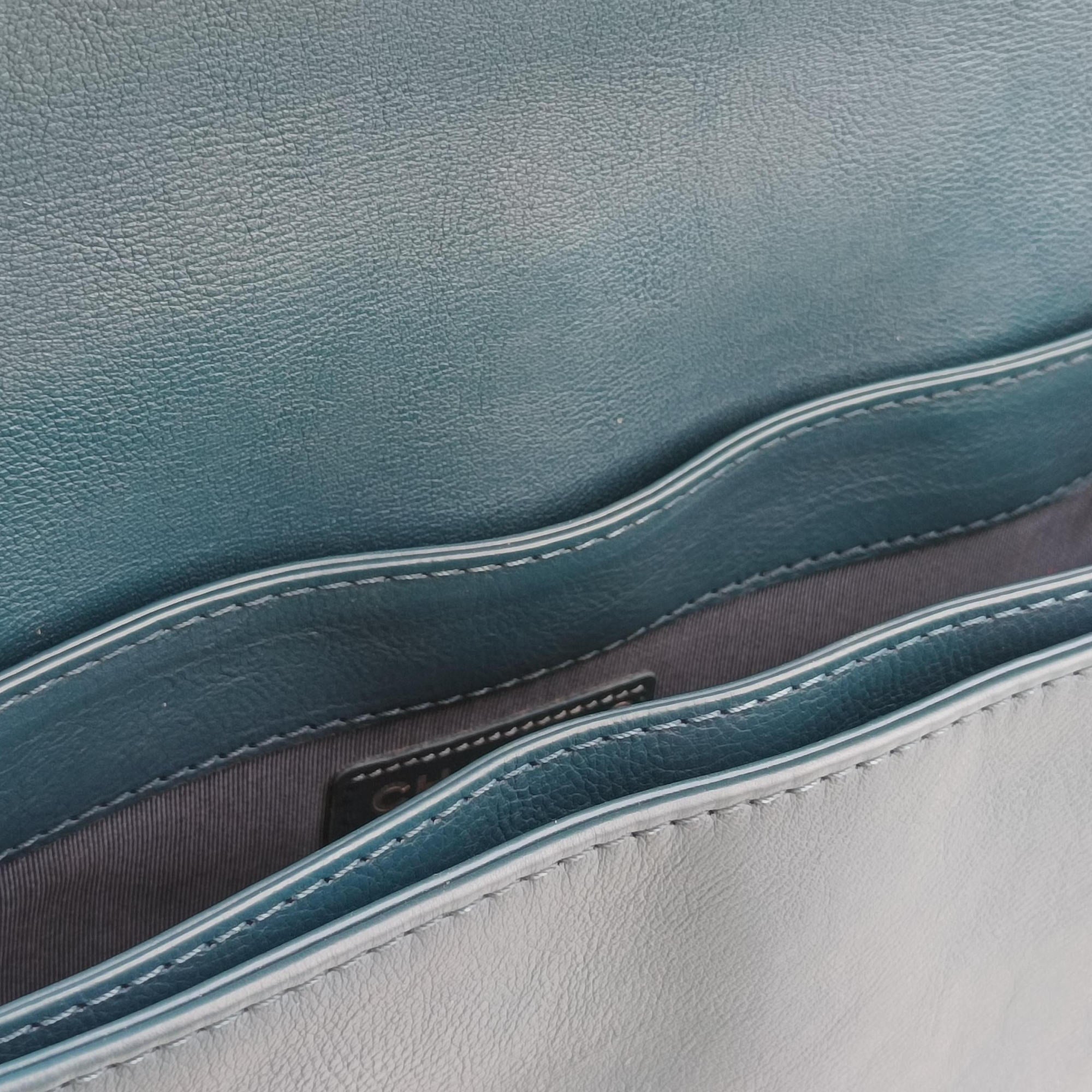 Pre-owned Chanel BOY CHANEL Blue Leather A67948 shoulderbag | stylenewstar