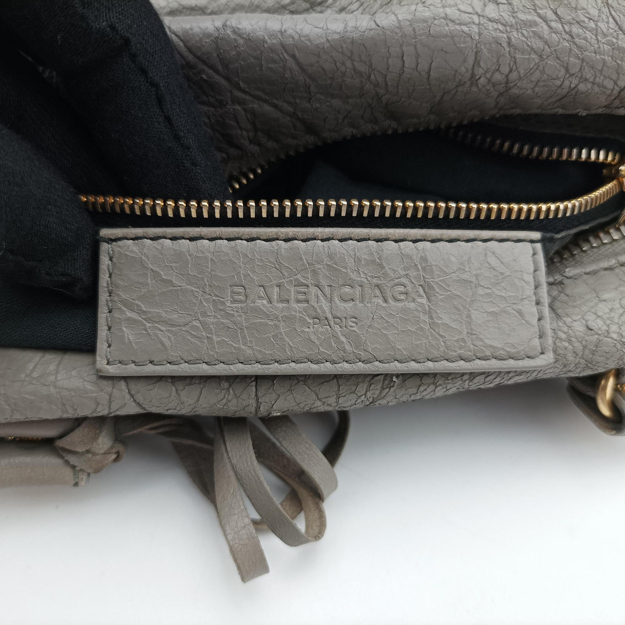 Secondhand Balenciaga Maxi Twiggy Grey Leather  shoulderbag | stylenewstar