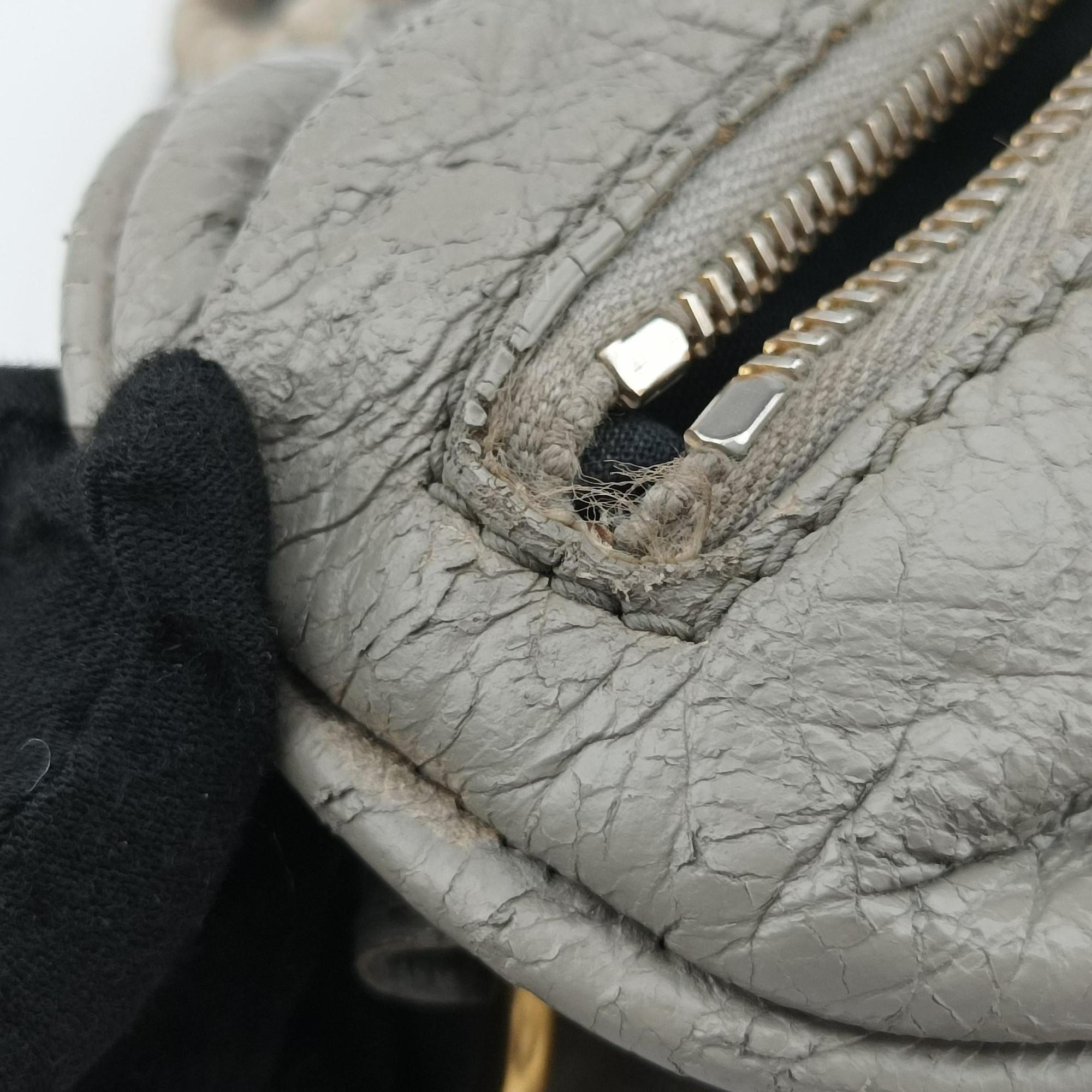 Secondhand Balenciaga Maxi Twiggy Grey Leather  shoulderbag | stylenewstar
