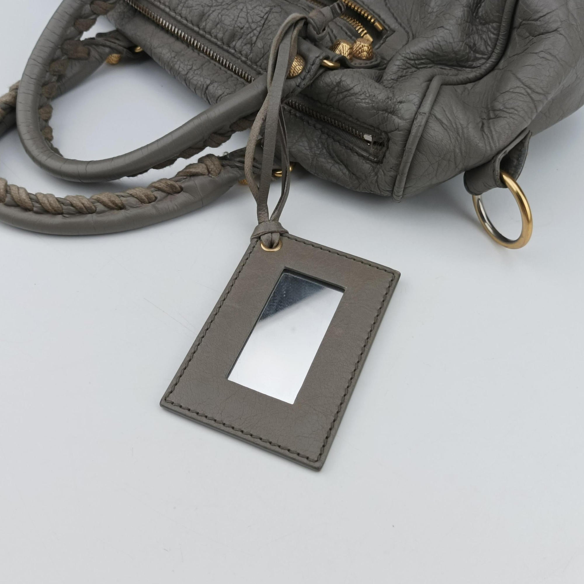 Secondhand Balenciaga Maxi Twiggy Grey Leather  shoulderbag | stylenewstar