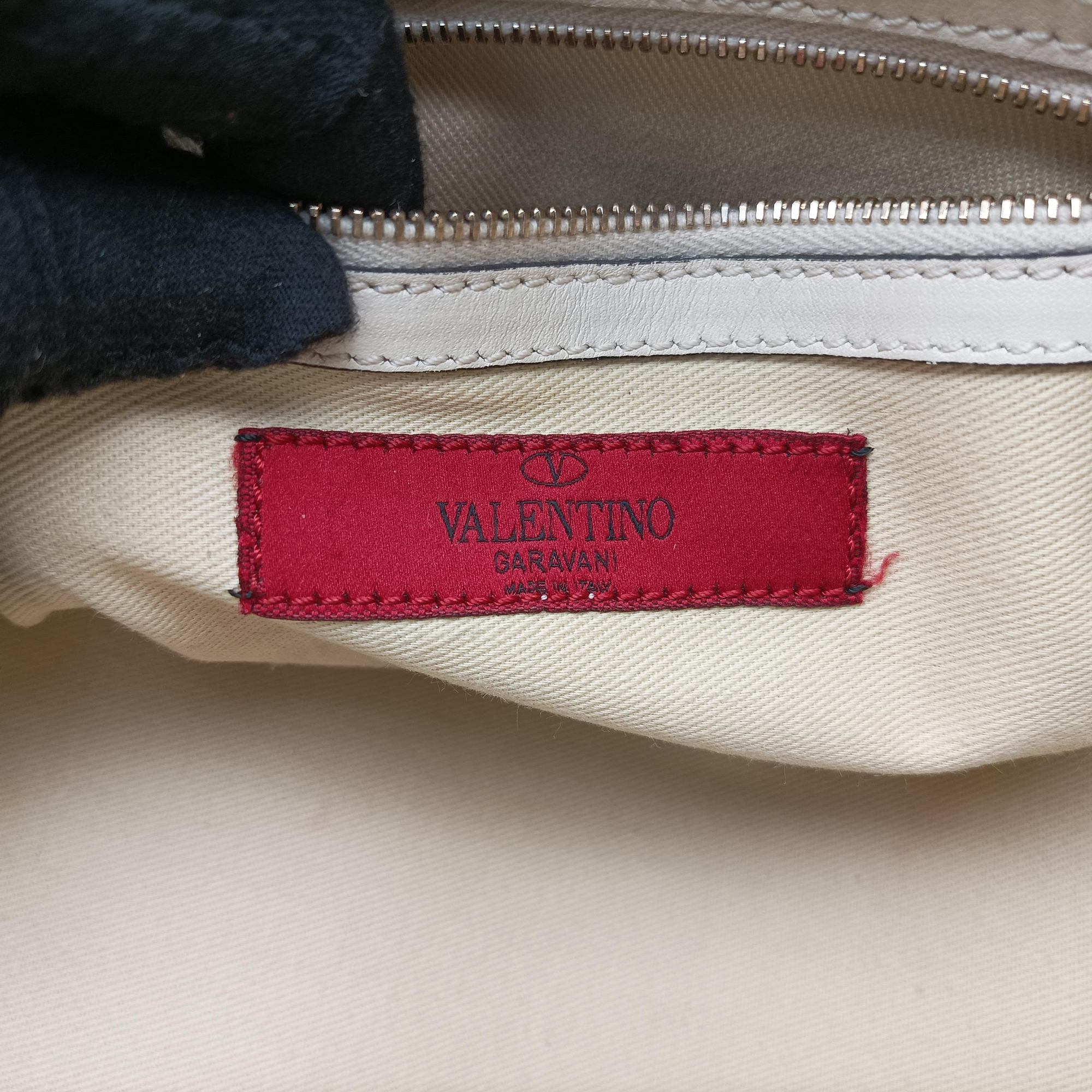 Pre-owned Valentino ROCKSTUD White Leather  shoulderbag | stylenewstar