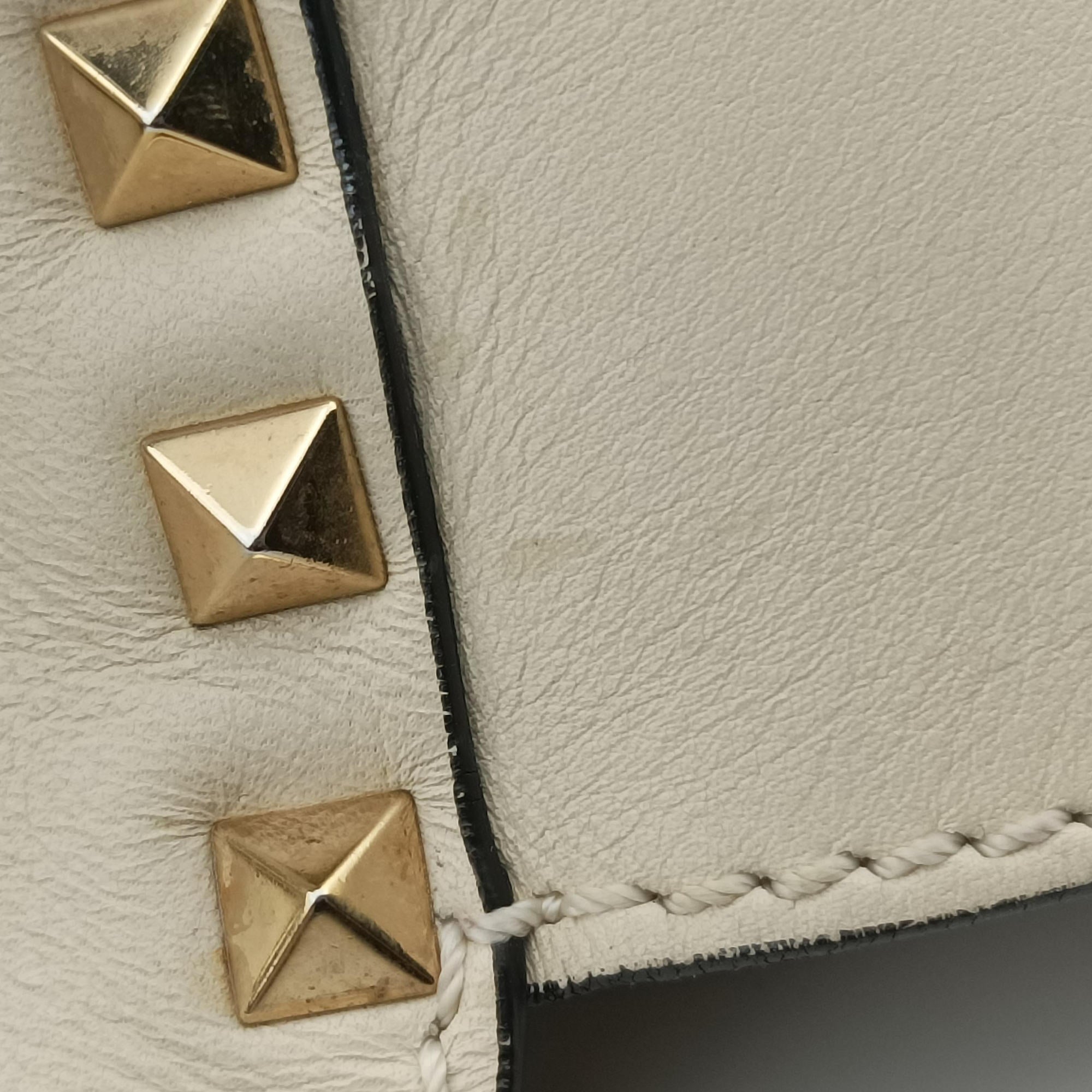 Pre-owned Valentino ROCKSTUD White Leather  shoulderbag | stylenewstar