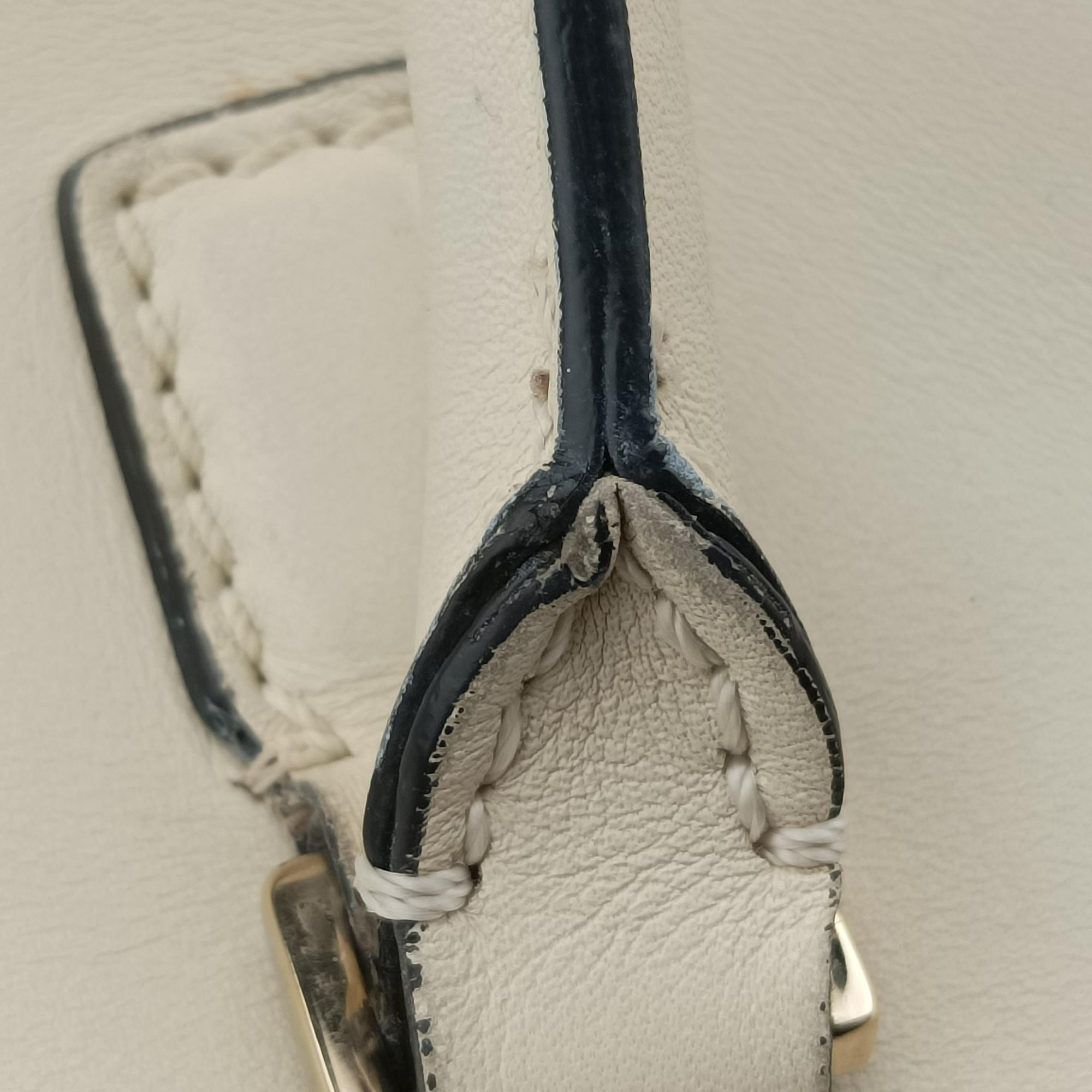 Pre-owned Valentino ROCKSTUD White Leather  shoulderbag | stylenewstar