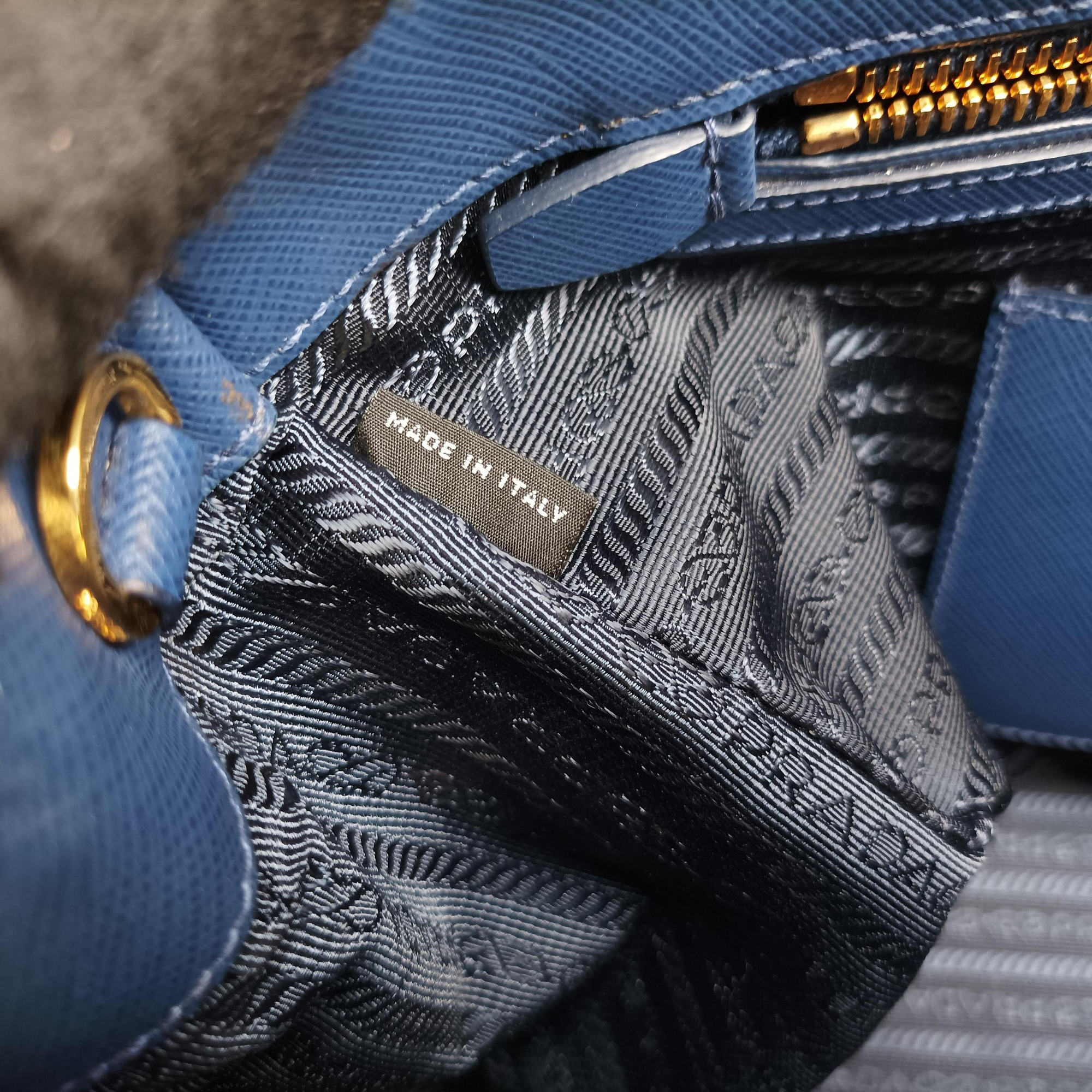Pre-owned Prada Bi-Color Zip Front Pocket Blue SAFFIANO Leather BN2674 shoulderbag | stylenewstar