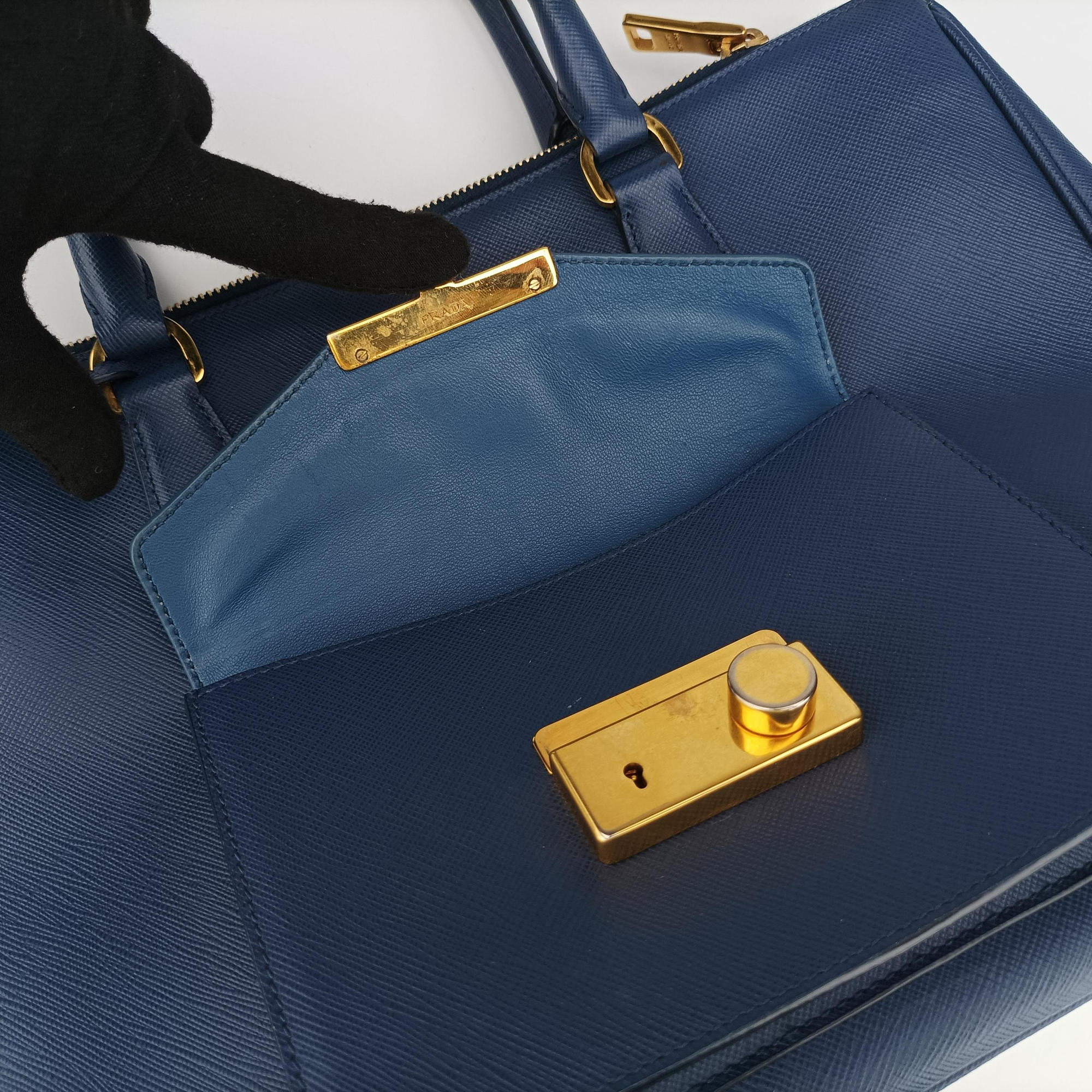 Pre-owned Prada Bi-Color Zip Front Pocket Blue SAFFIANO Leather BN2674 shoulderbag | stylenewstar