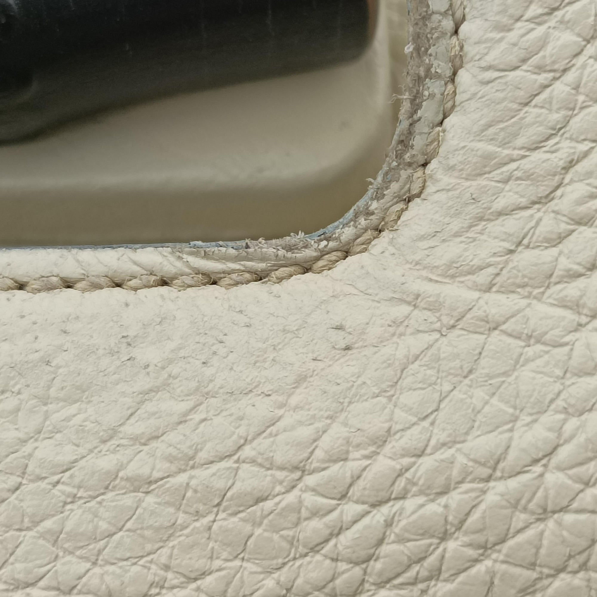 Pre-owned Gucci Bamboo Daily White Leather 370831 shoulderbag | stylenewstar