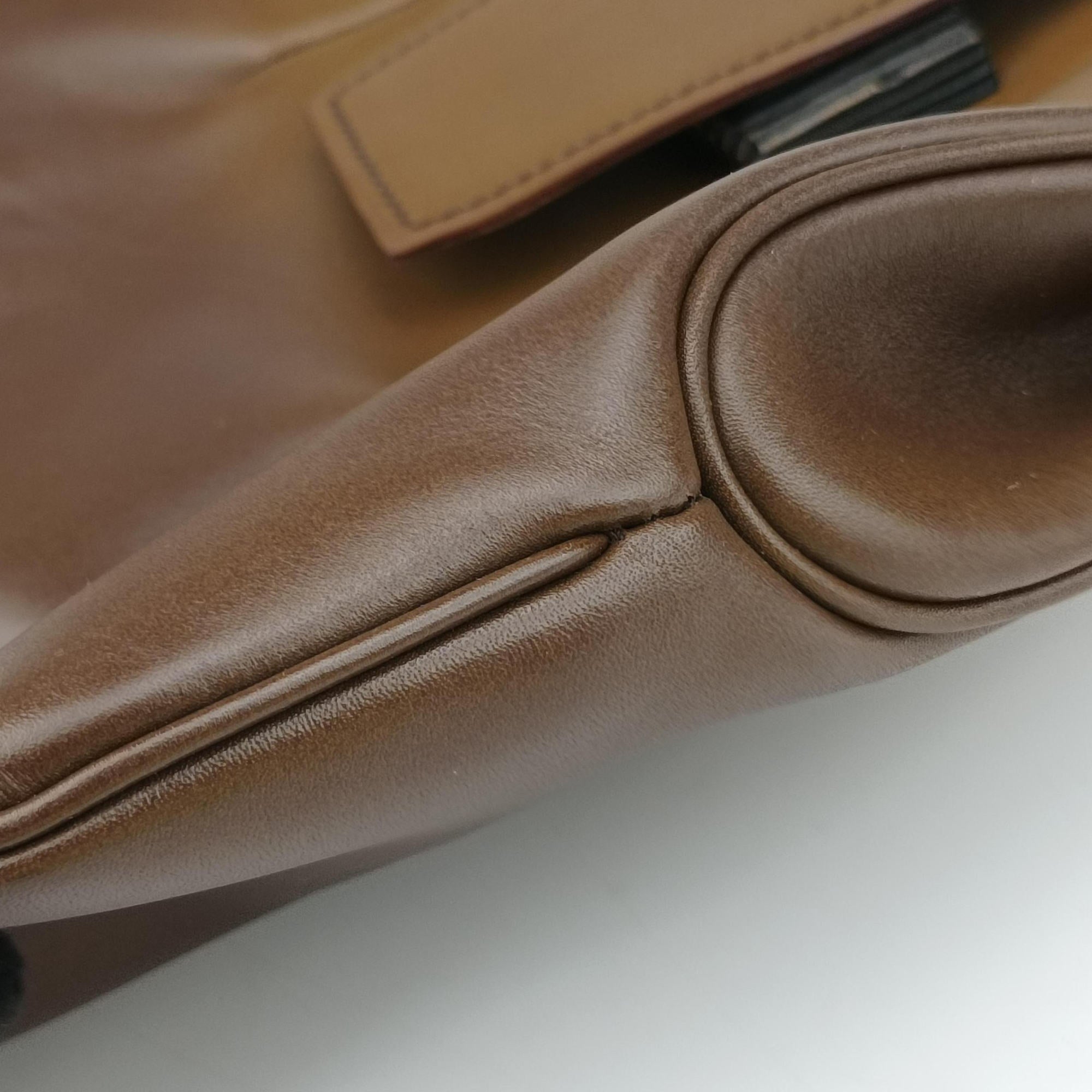 Pre-owned Gucci Hobo brown leather 105374 handbag | stylenewstar