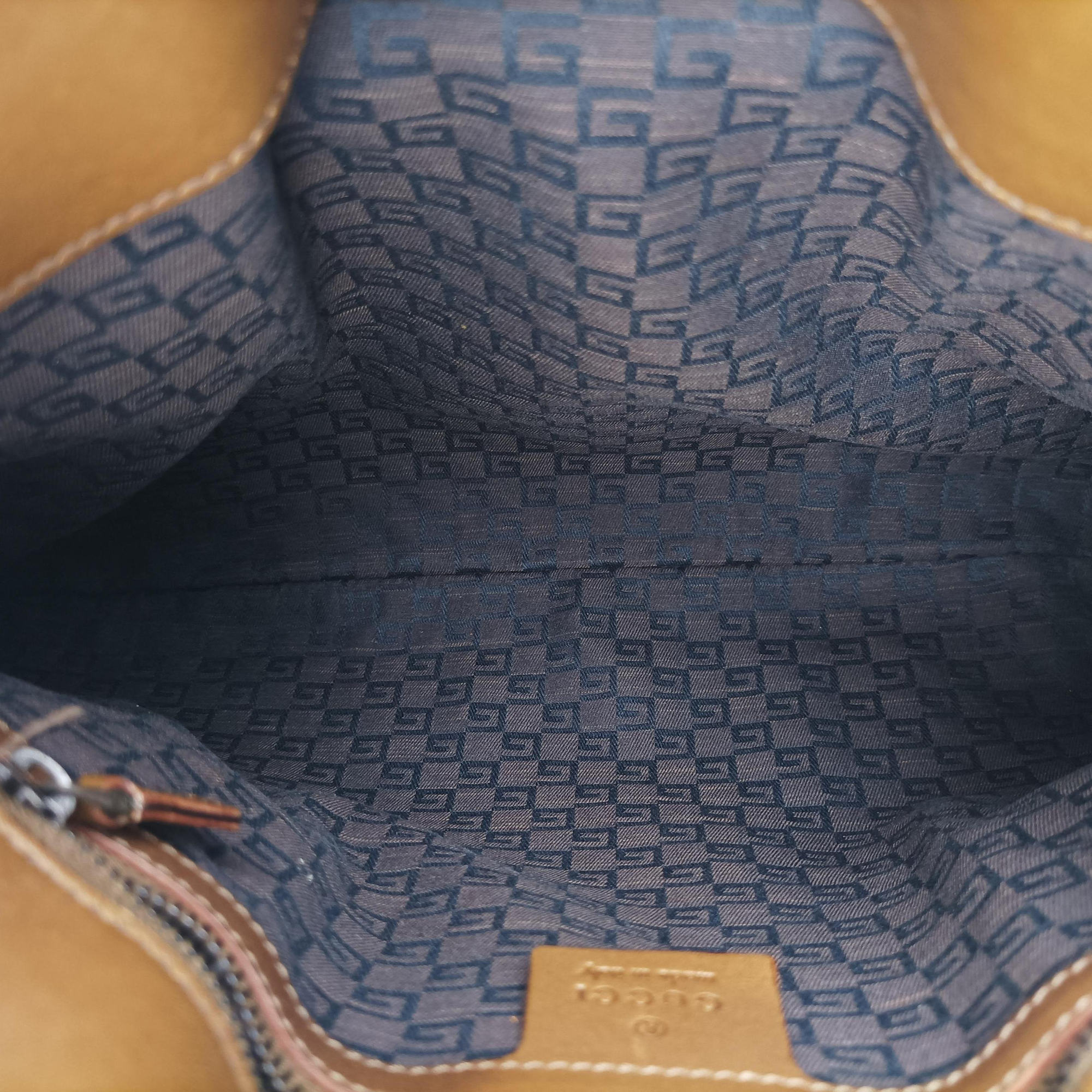 Pre-owned Gucci Hobo brown leather 105374 handbag | stylenewstar