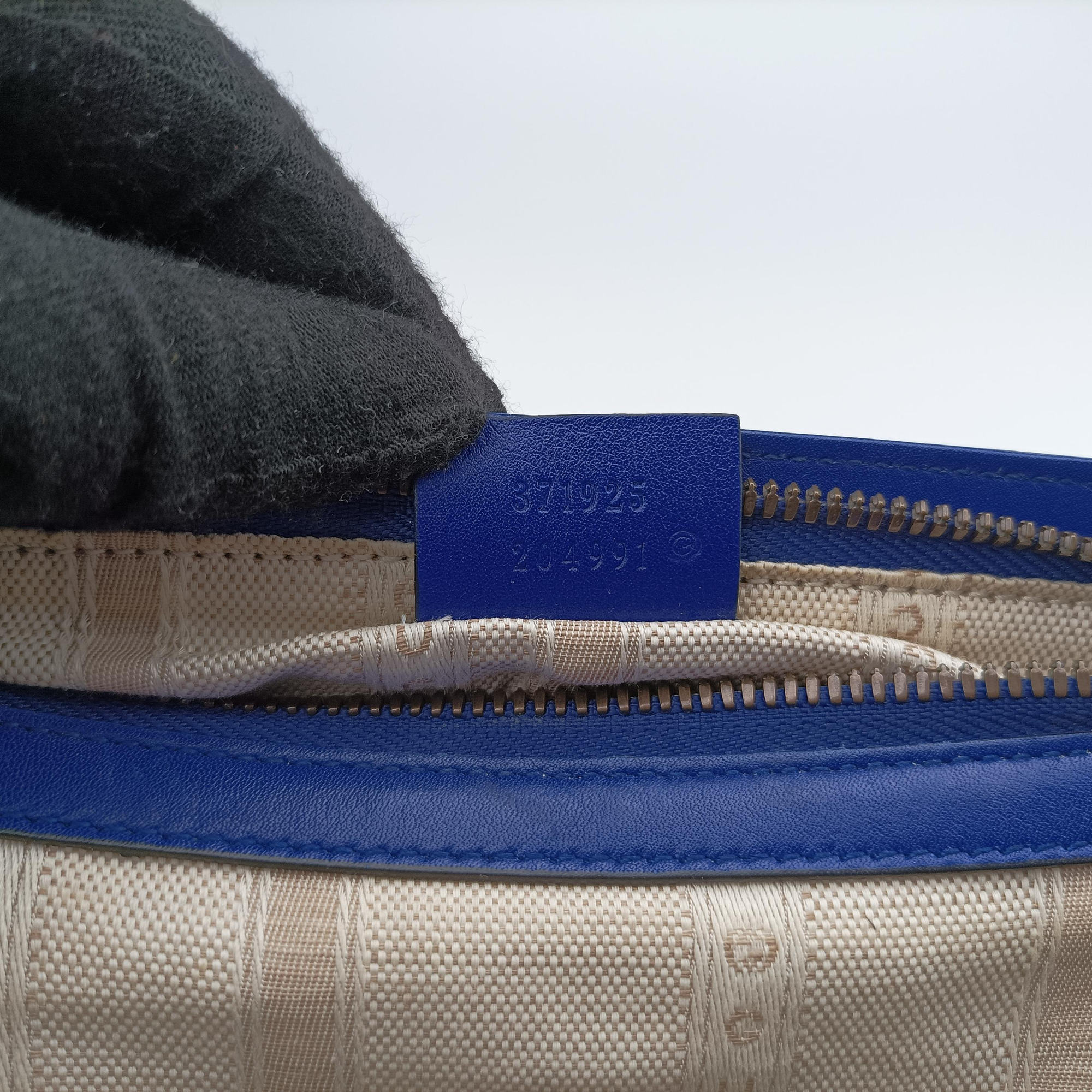 Vintage Gucci Bright Bit Blue Patent Leather 371925 shoulderbag | stylenewstar