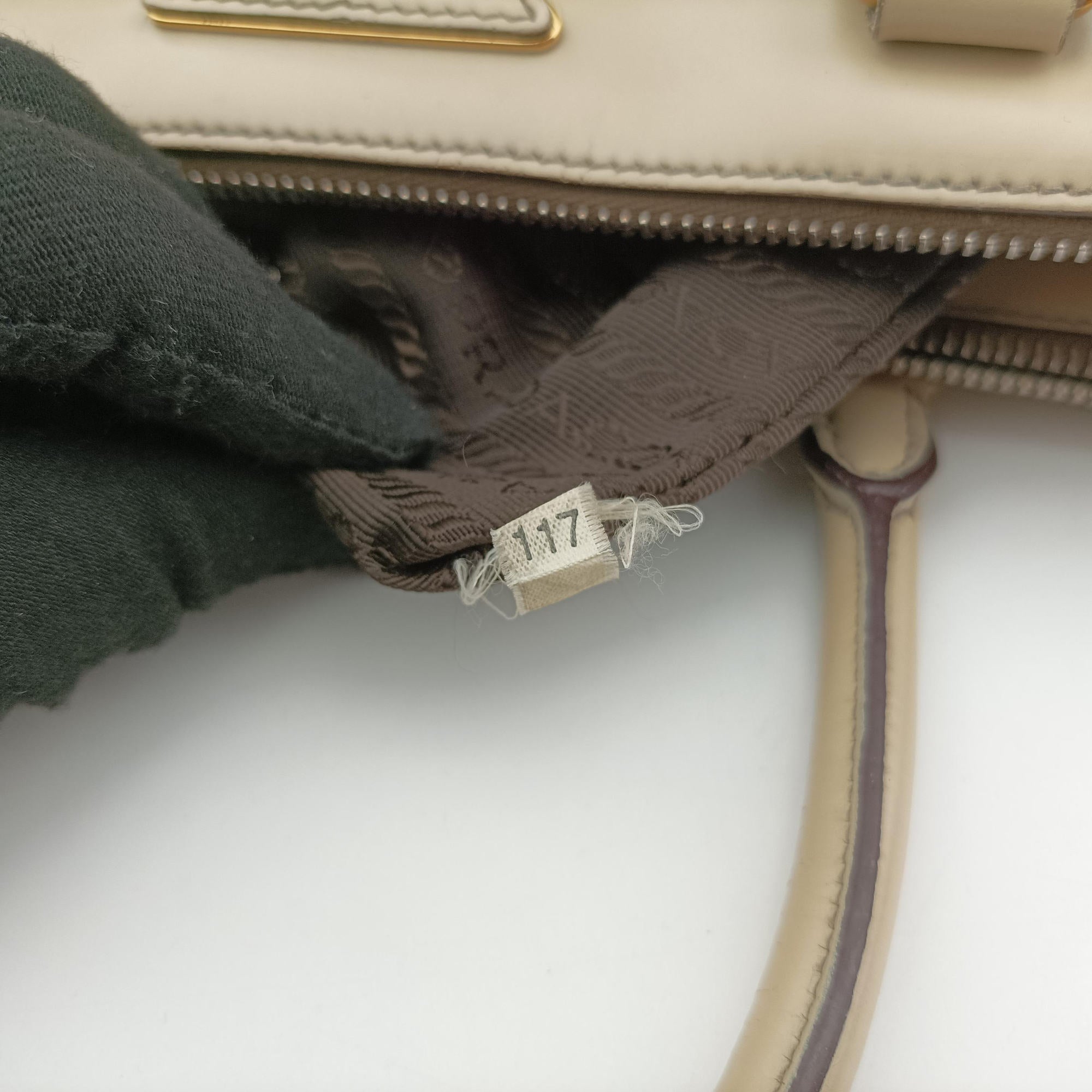 Pre-owned Prada Galleria Flowers Double Zip Beige leather B2274F handbag | stylenewstar