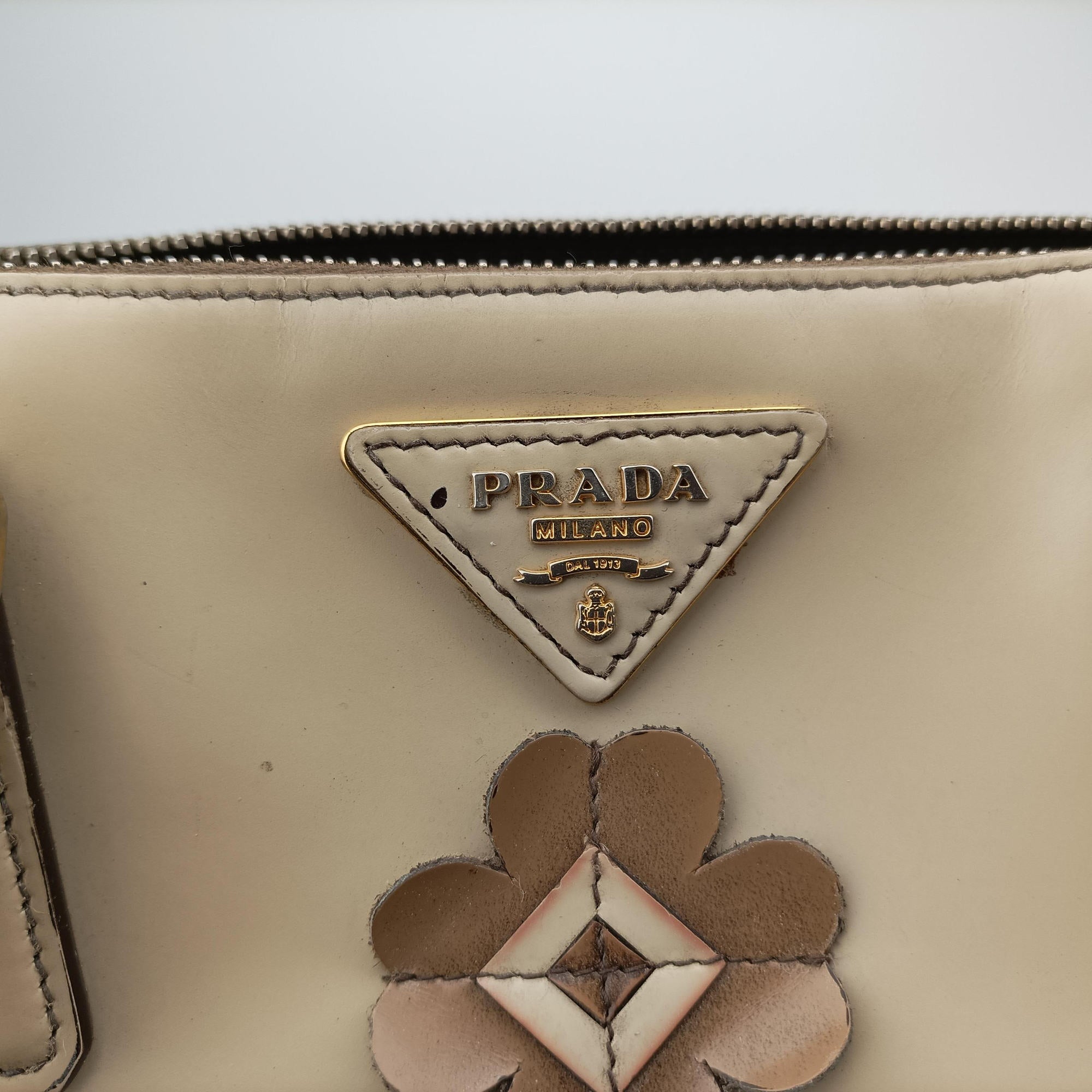 Pre-owned Prada Galleria Flowers Double Zip Beige leather B2274F handbag | stylenewstar