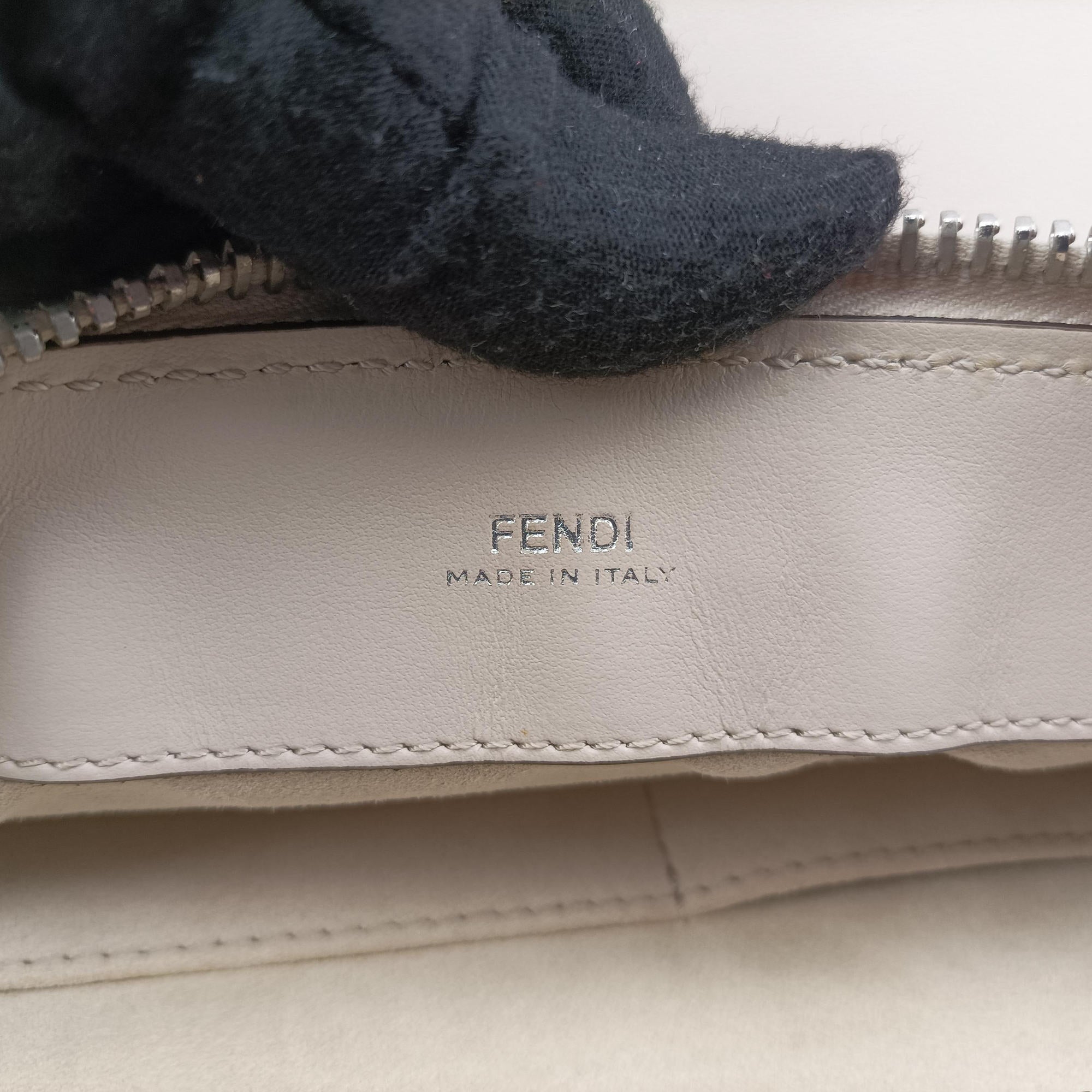 Secondhand Fendi Dotcom Beige Leather 8BN293 shoulderbag | stylenewstar