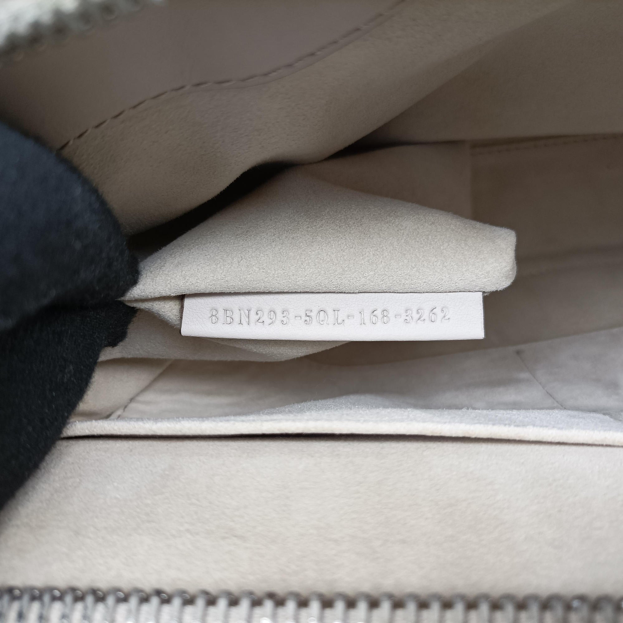 Secondhand Fendi Dotcom Beige Leather 8BN293 shoulderbag | stylenewstar