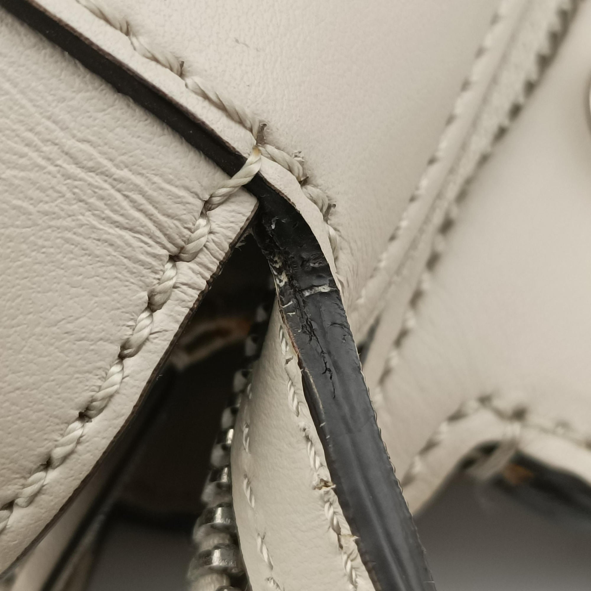 Secondhand Fendi Dotcom Beige Leather 8BN293 shoulderbag | stylenewstar
