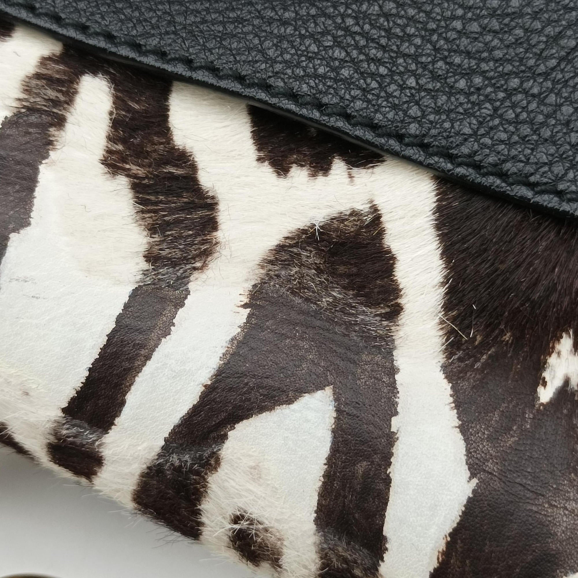 Pre-owned Yves Saint Laurent Muse to White x Dark Brown x Black Pony hair x Leather 283761 shoulderbag | stylenewstar