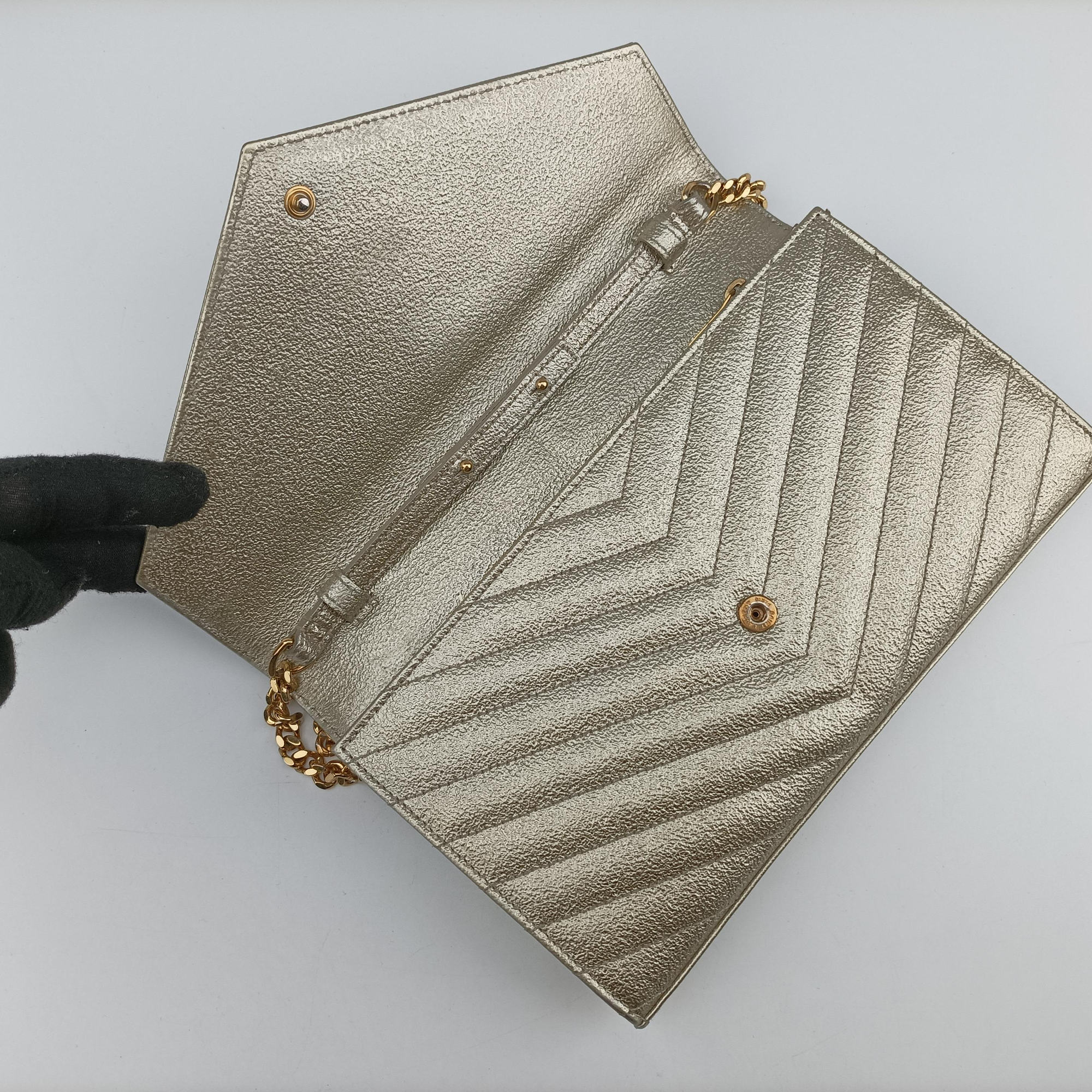 Pre-owned Yves Saint Laurent Cassandra Envelope Golden leather 377828 shoulderbag | stylenewstar