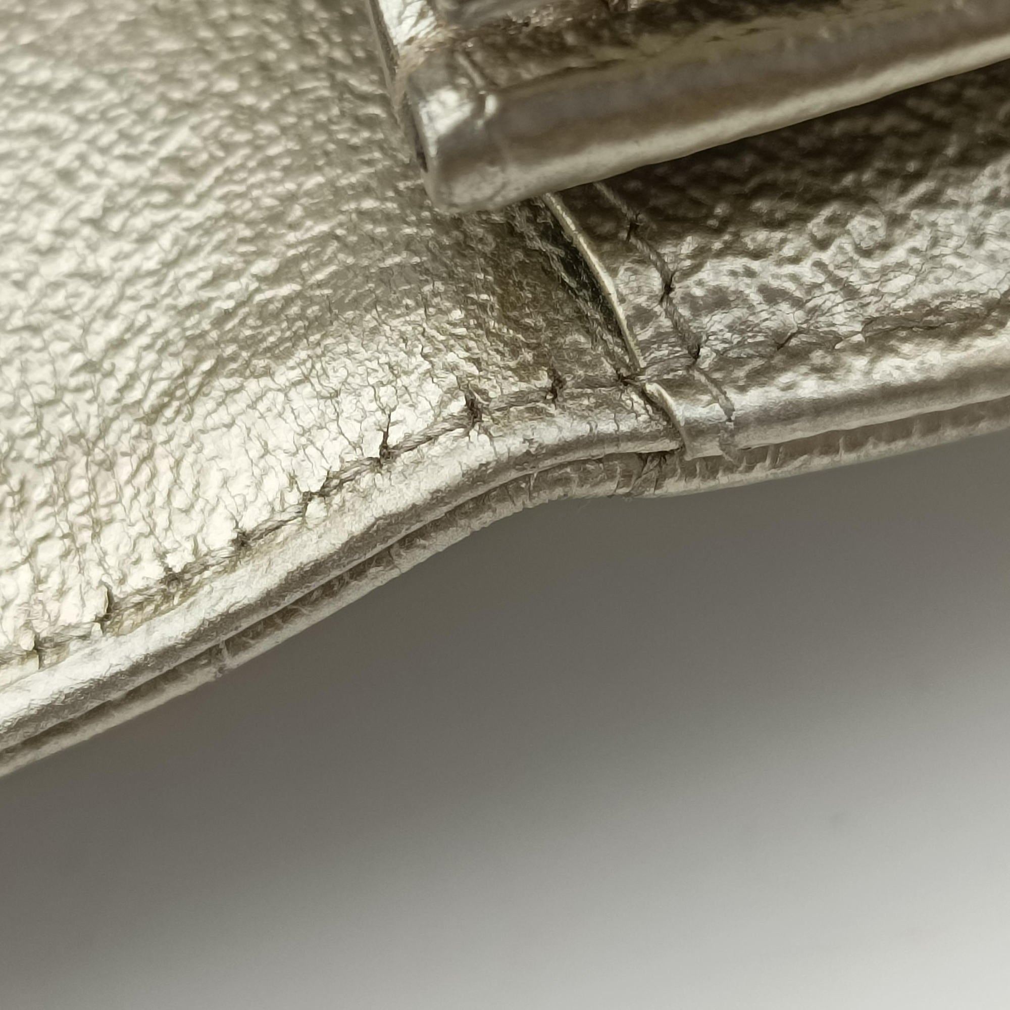 Pre-owned Yves Saint Laurent Cassandra Envelope Golden leather 377828 shoulderbag | stylenewstar