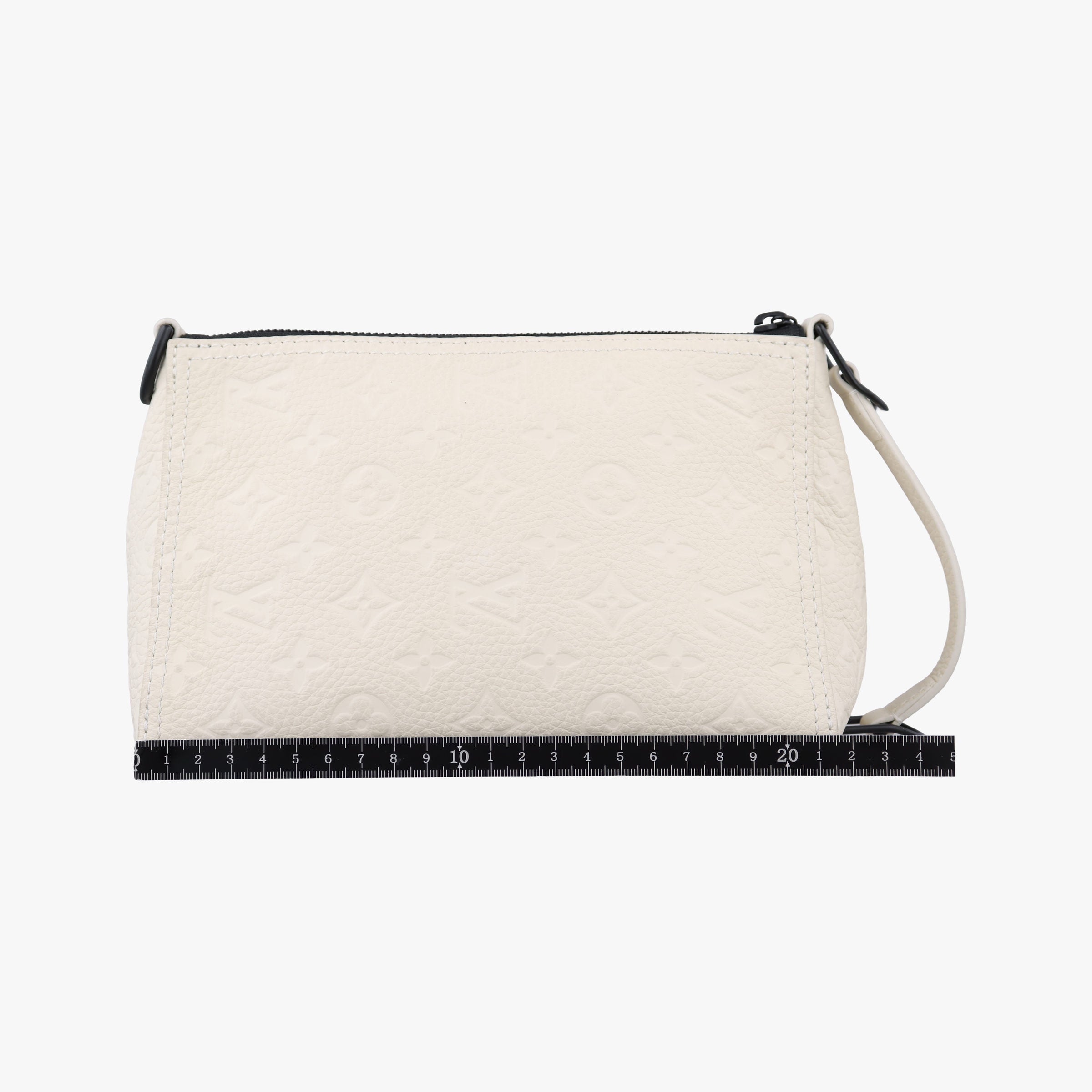 Pre-owned Louis Vuitton Triangle Messenger white Taurillon leather M55927 shoulderbag | stylenewstar