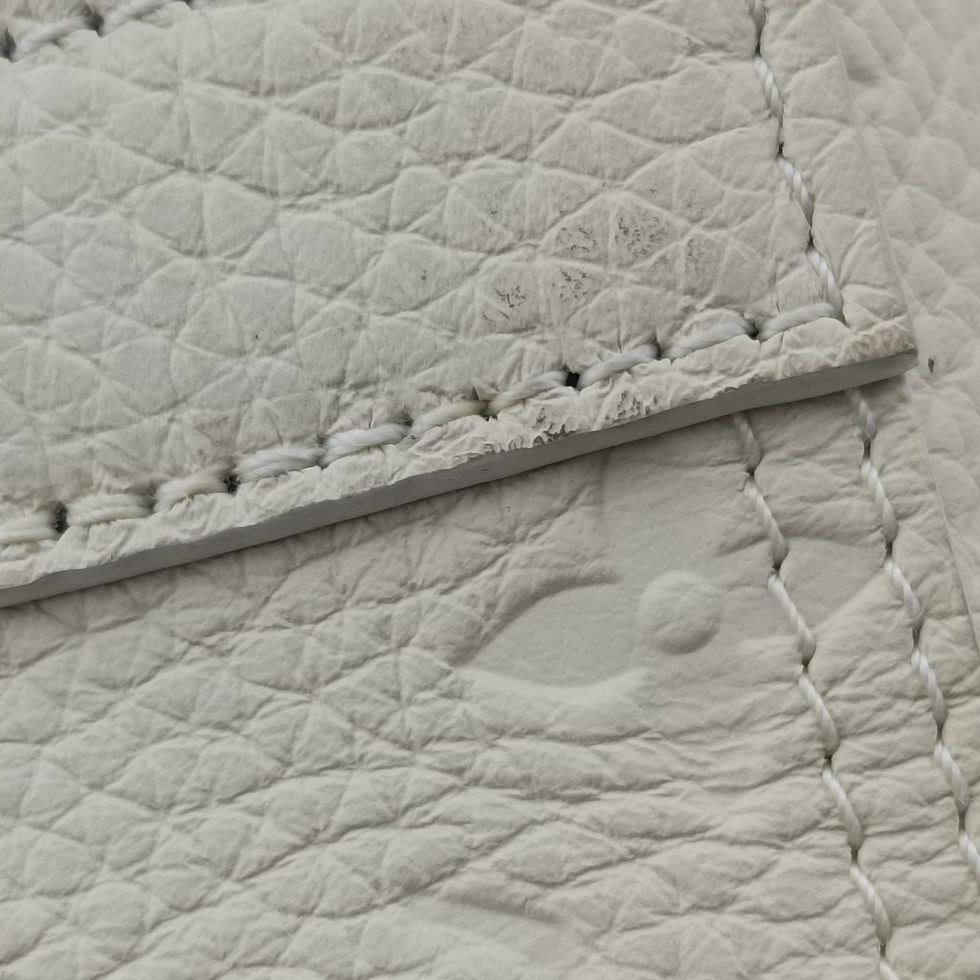 Pre-owned Louis Vuitton Triangle Messenger white Taurillon leather M55927 shoulderbag | stylenewstar