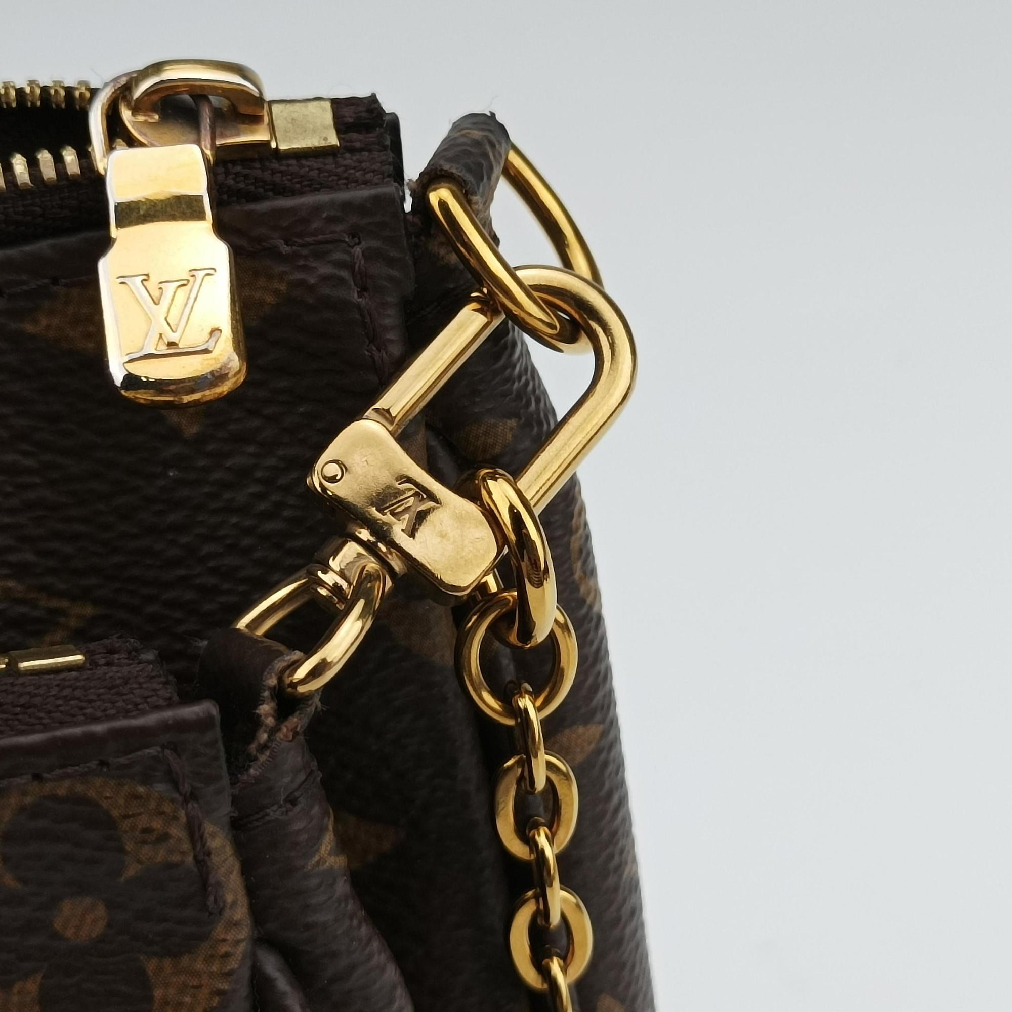 Pre-owned Louis Vuitton MULTI POCHETTE ACCESSOIRES  Brown × Khaki Monogram Canvas M44840 shoulderbag | stylenewstar