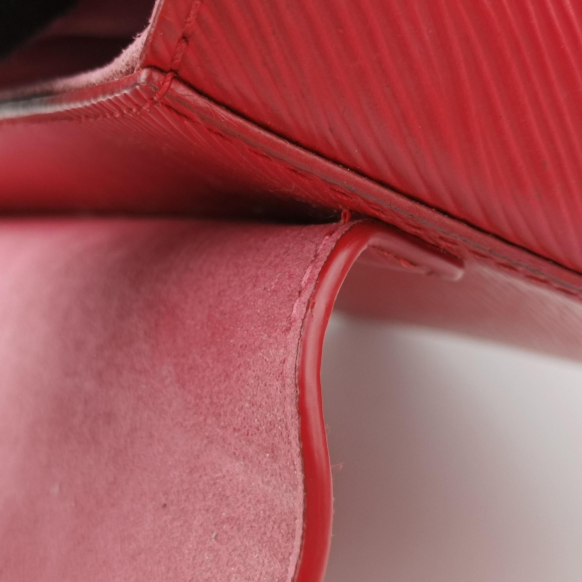Vintage Louis Vuitton TwistMM Poppy Petal Epi M50523 shoulderbag | stylenewstar
