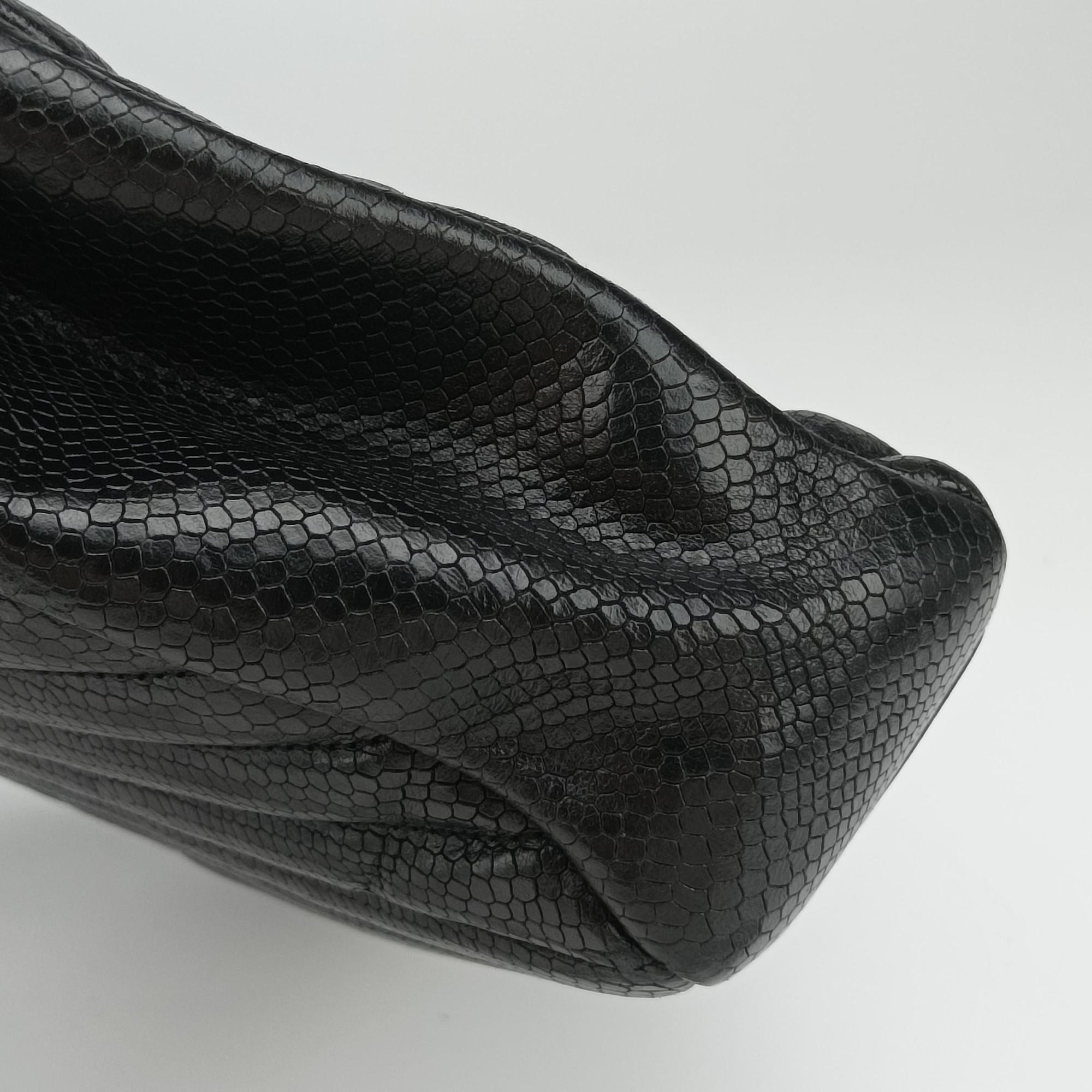 Secondhand Yves Saint Laurent COLLEGE Medium Black Chevron-quilted leather 600279 shoulderbag | stylenewstar