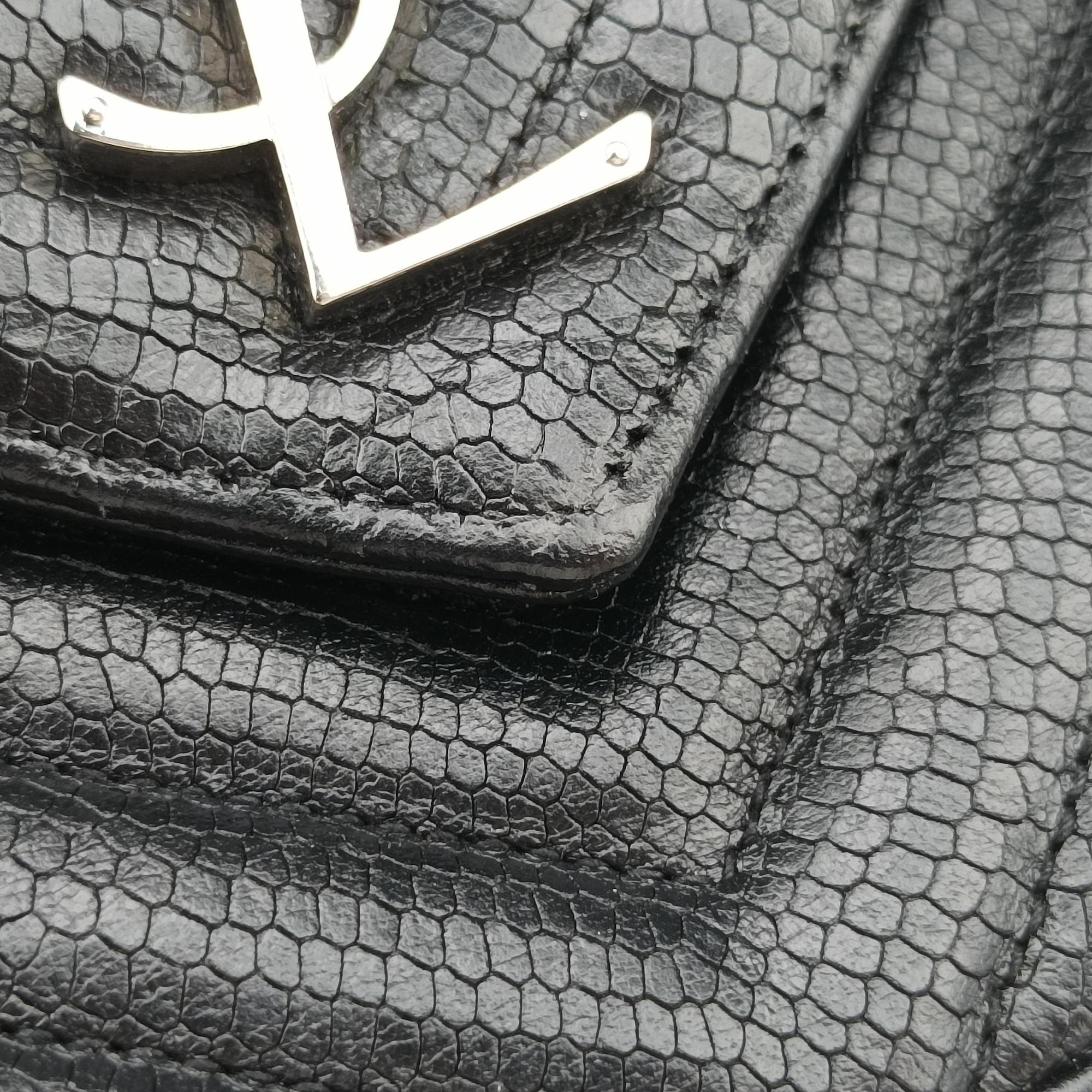 Secondhand Yves Saint Laurent COLLEGE Medium Black Chevron-quilted leather 600279 shoulderbag | stylenewstar